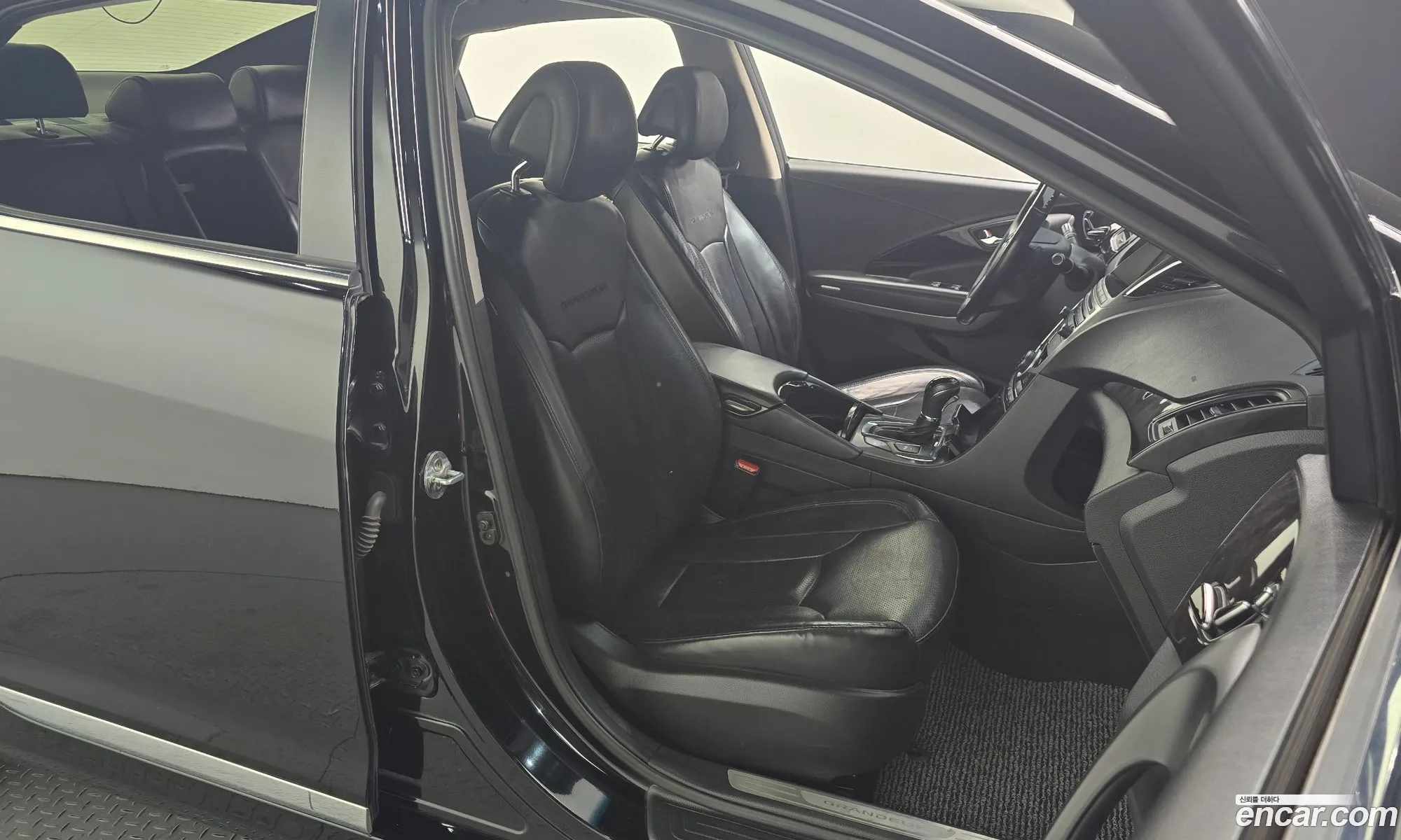 Hyundai Grandeur HG 2016 — 19