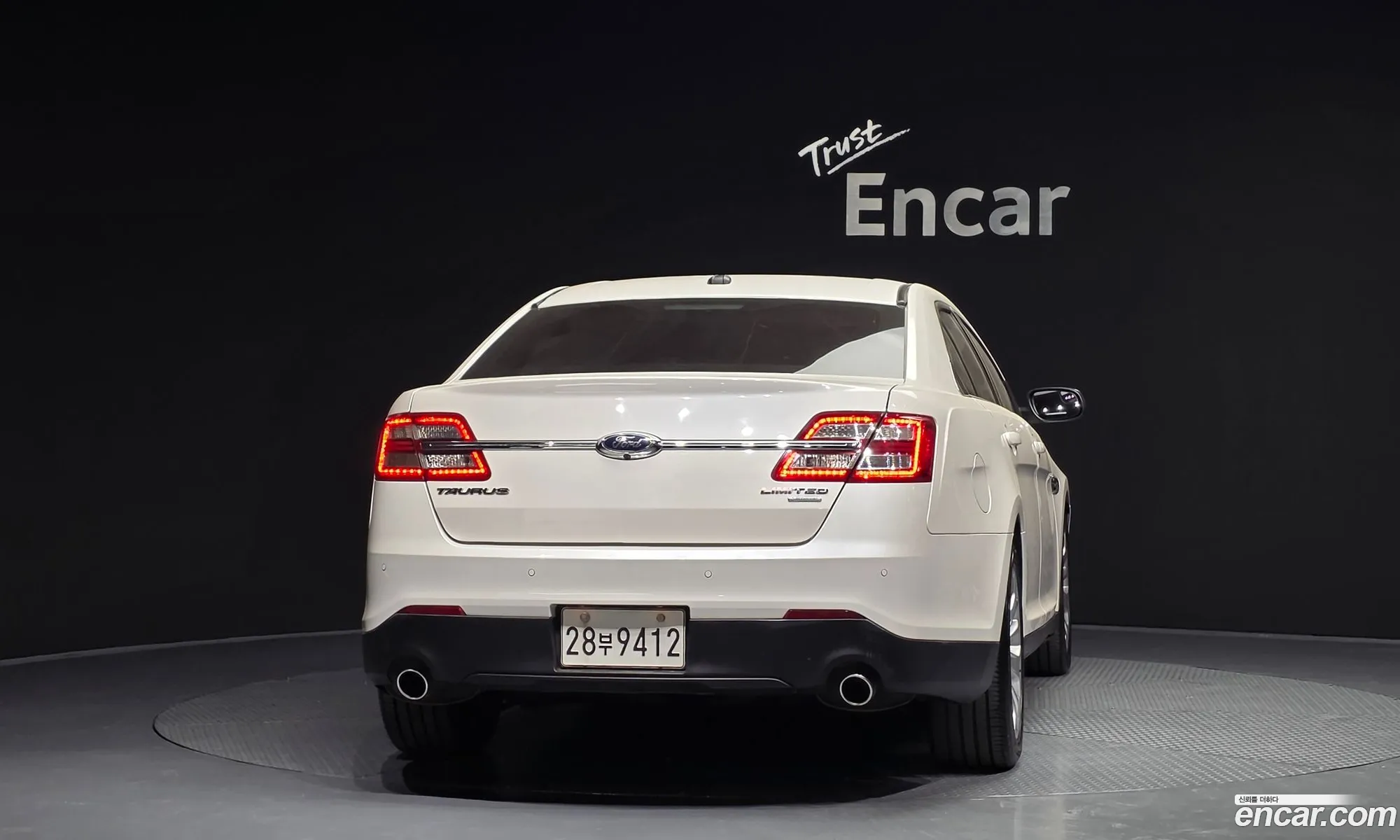 Ford Taurus 2017 1FAHP2F94HG106170 — 8