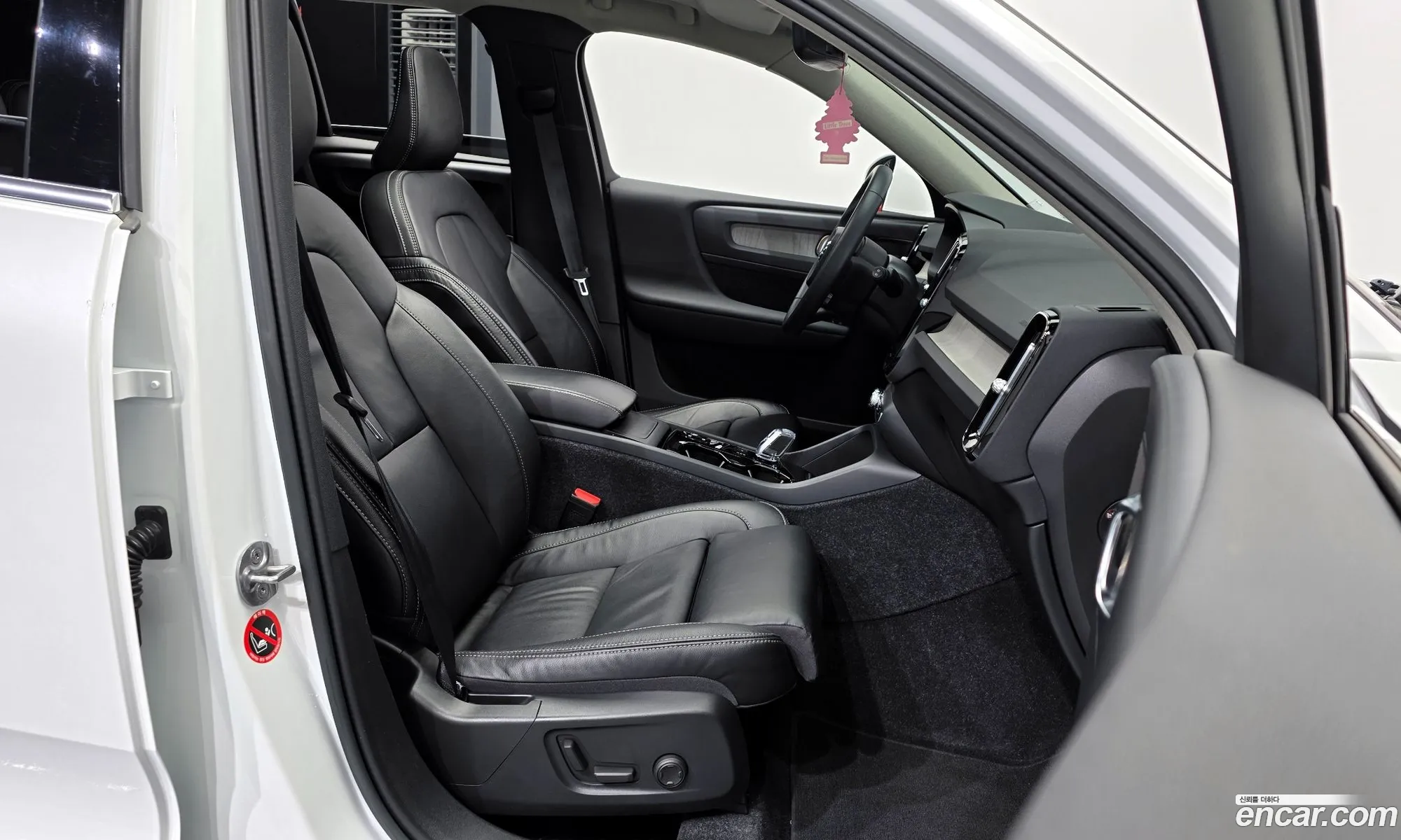 Volvo XC40 2022 — 17
