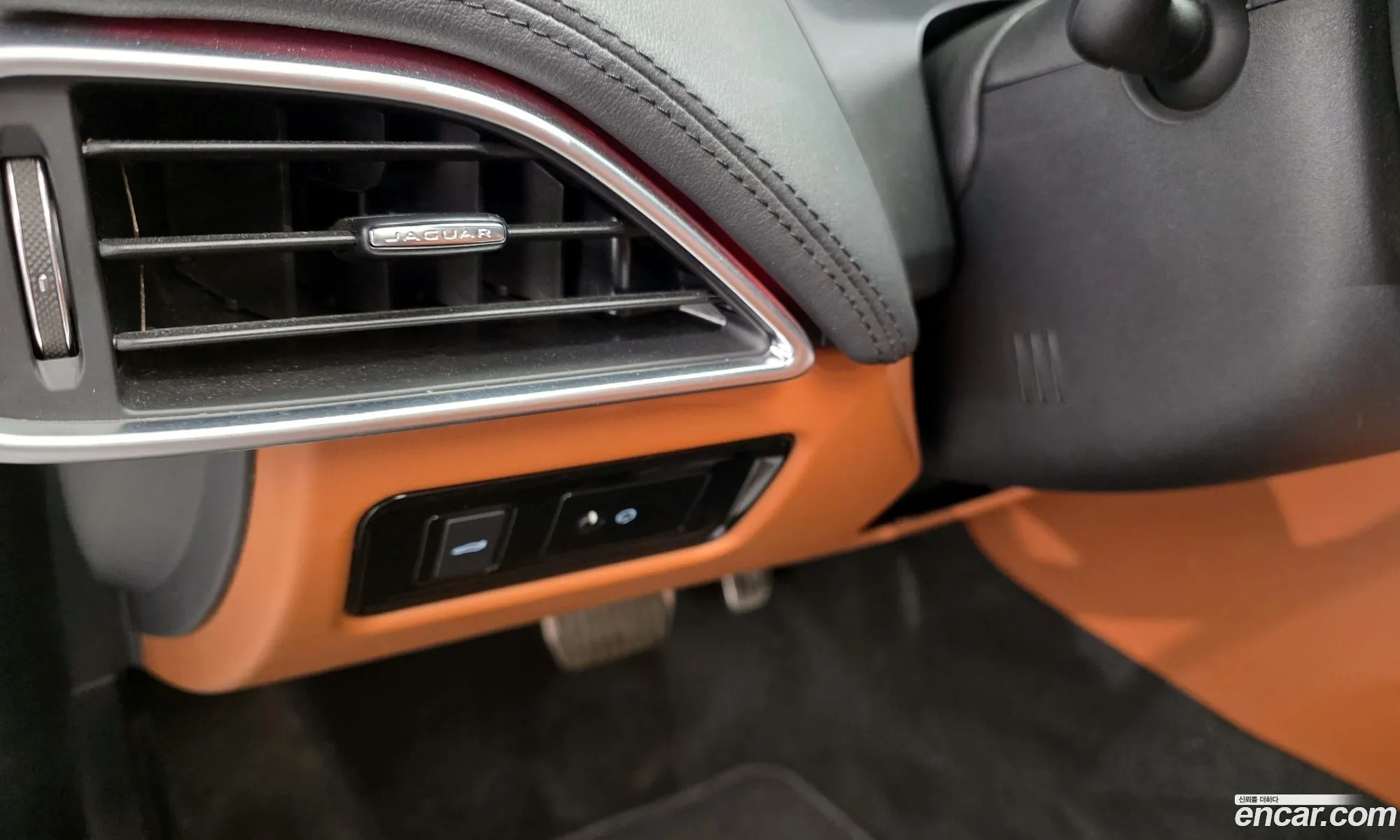 Jaguar XE 2019 SAJAB4BNXKCP46098 — 19