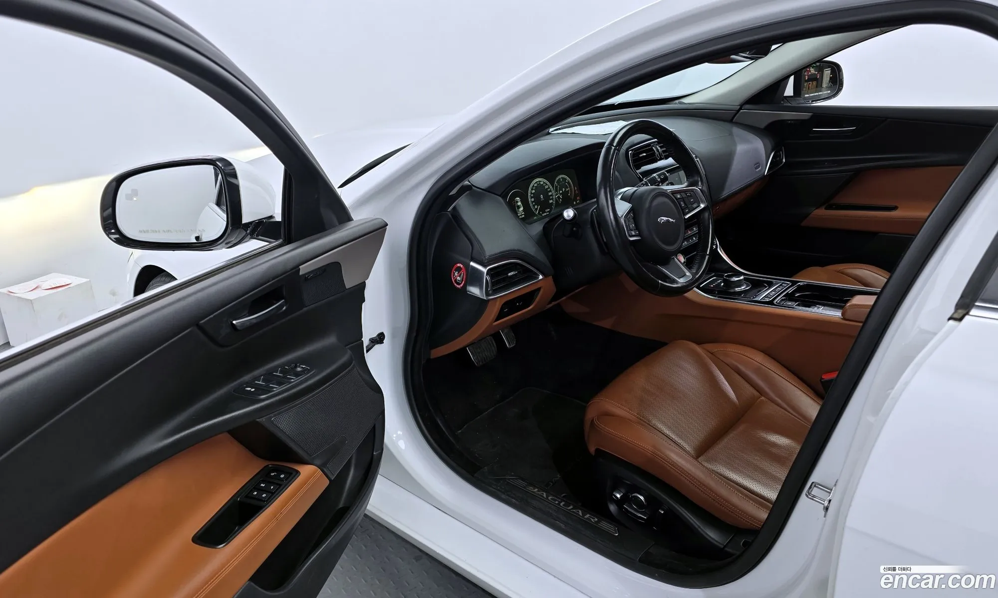 Jaguar XE 2019 SAJAB4BNXKCP46098 — 13