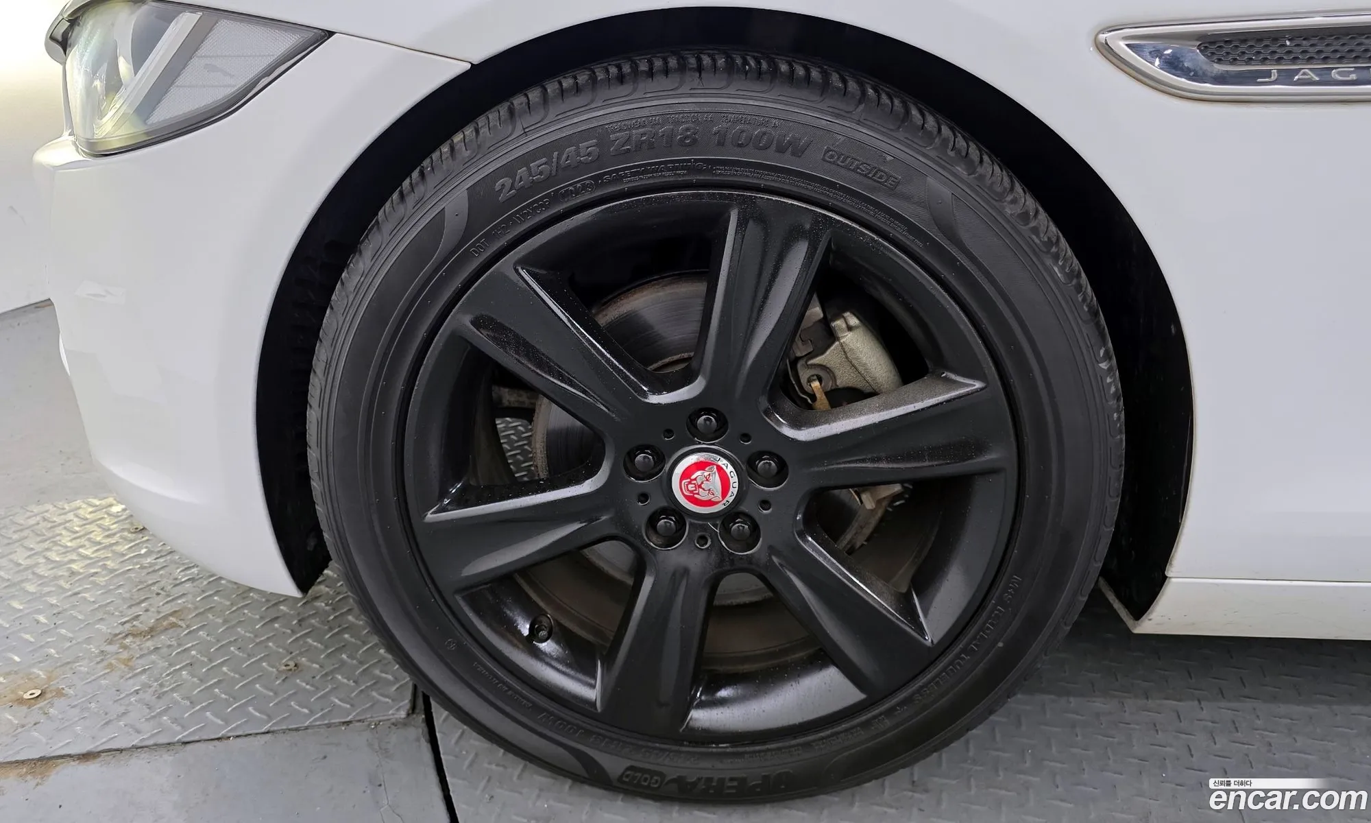 Jaguar XE 2019 SAJAB4BNXKCP46098 — 12