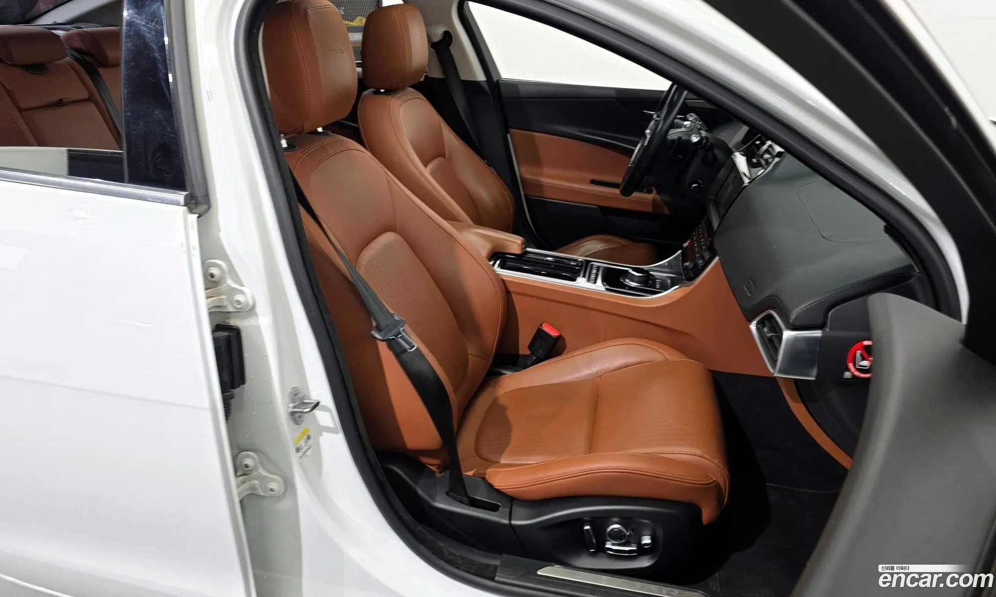Jaguar XE 2019 SAJAB4BNXKCP46098 — 17