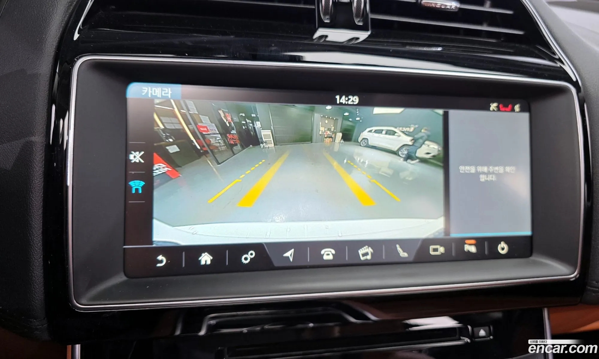 Jaguar XE 2019 SAJAB4BNXKCP46098 — 11