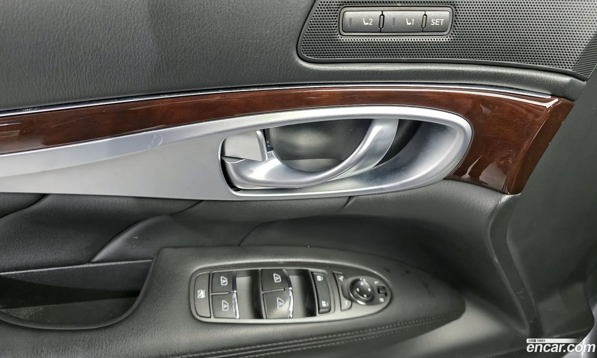 Infiniti Q70