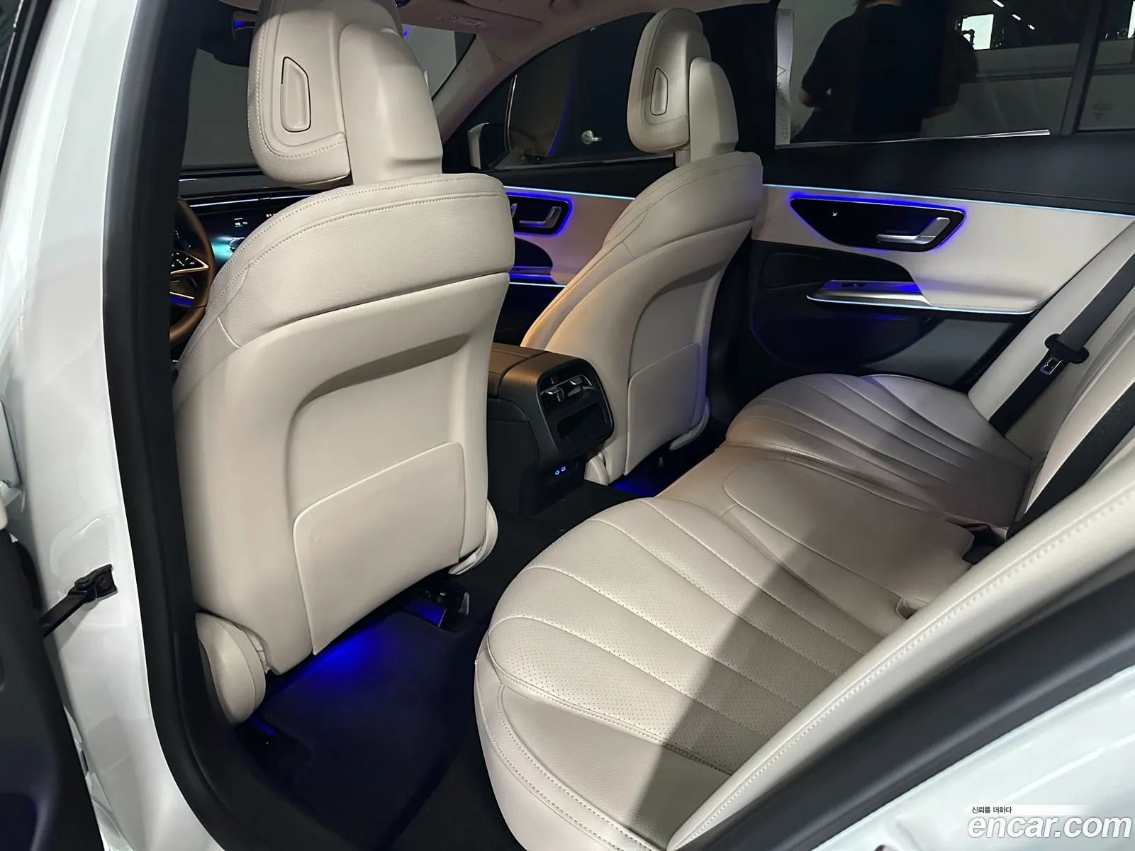 Mercedes-Benz E-Class W214 2025 — 11