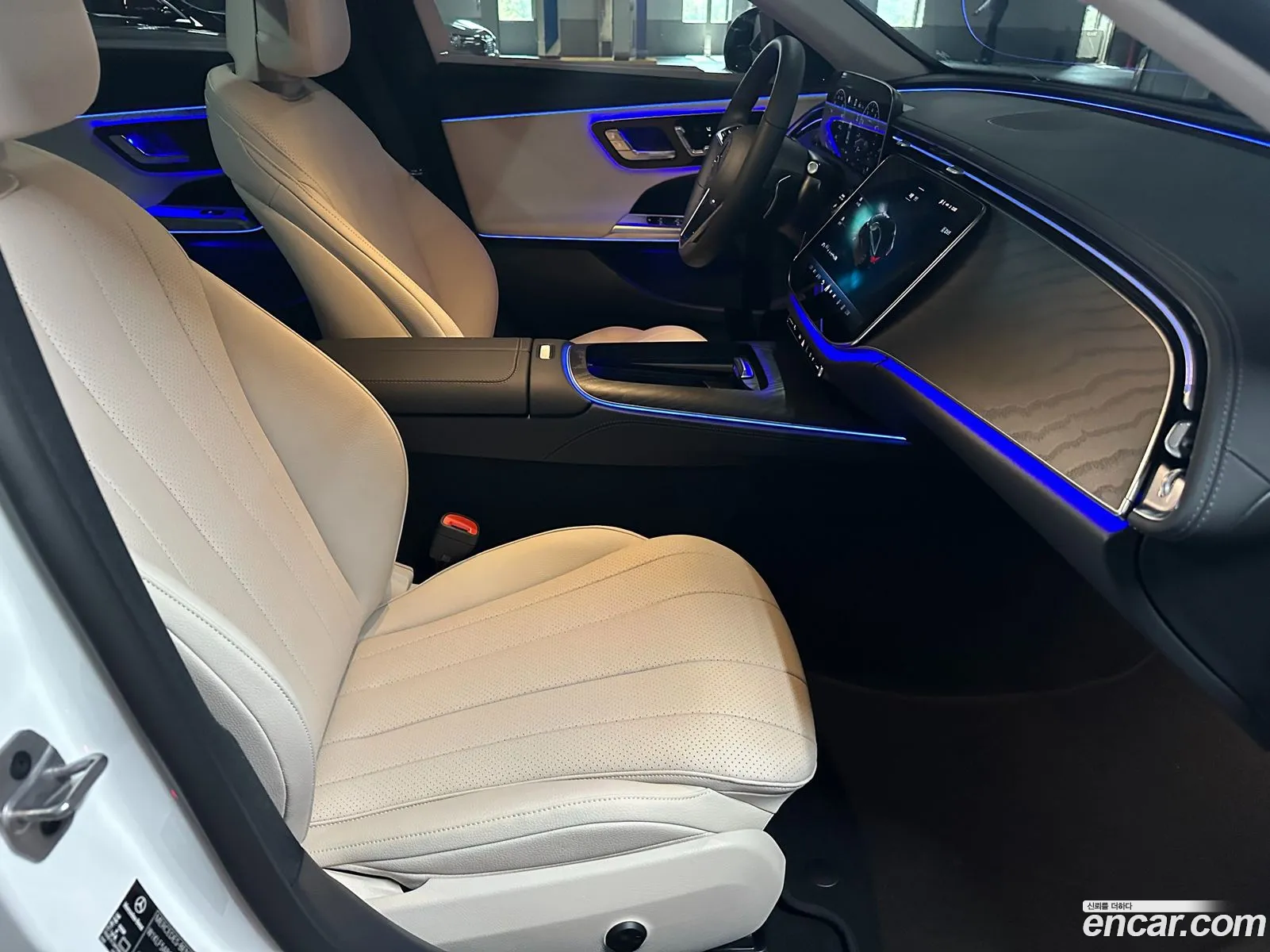 Mercedes-Benz E-Class W214 2025 — 13