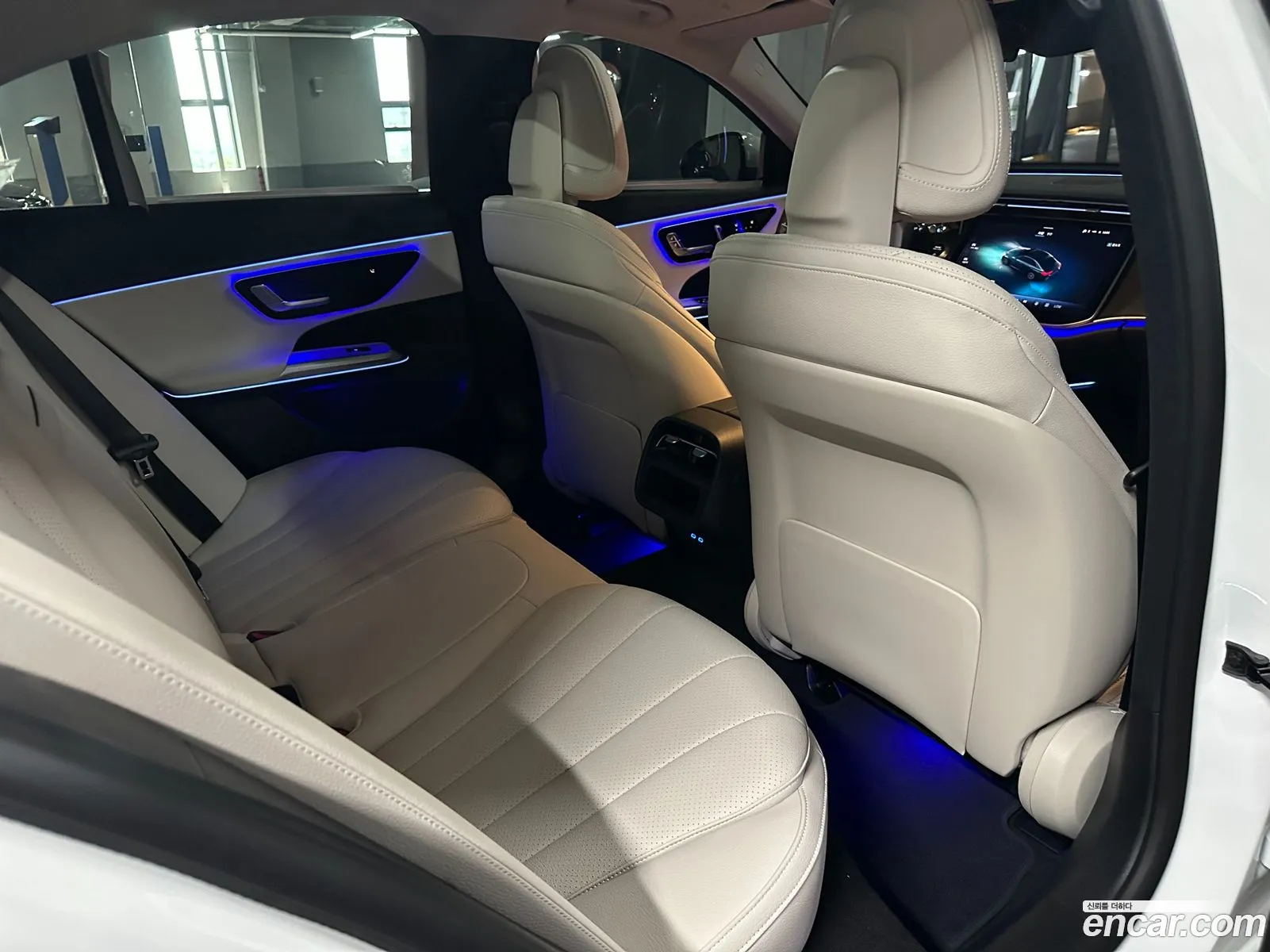 Mercedes-Benz E-Class W214 2025 — 16