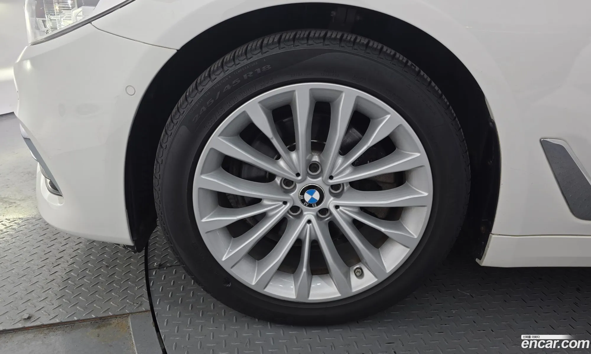 BMW 5 Series 2018 — 12