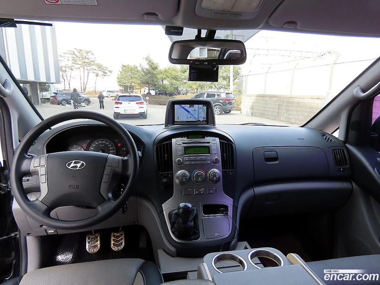 Hyundai Grand Starex 2015 — 17