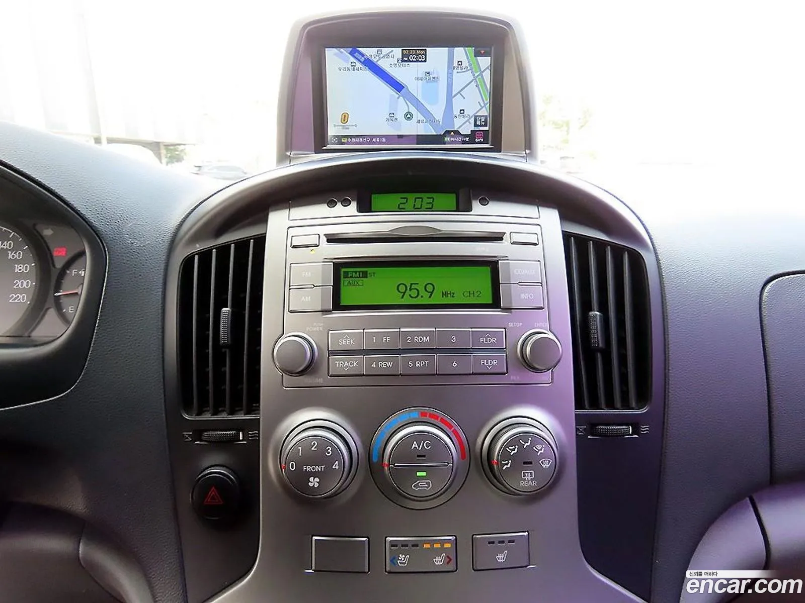 Hyundai Grand Starex 2015 — 16