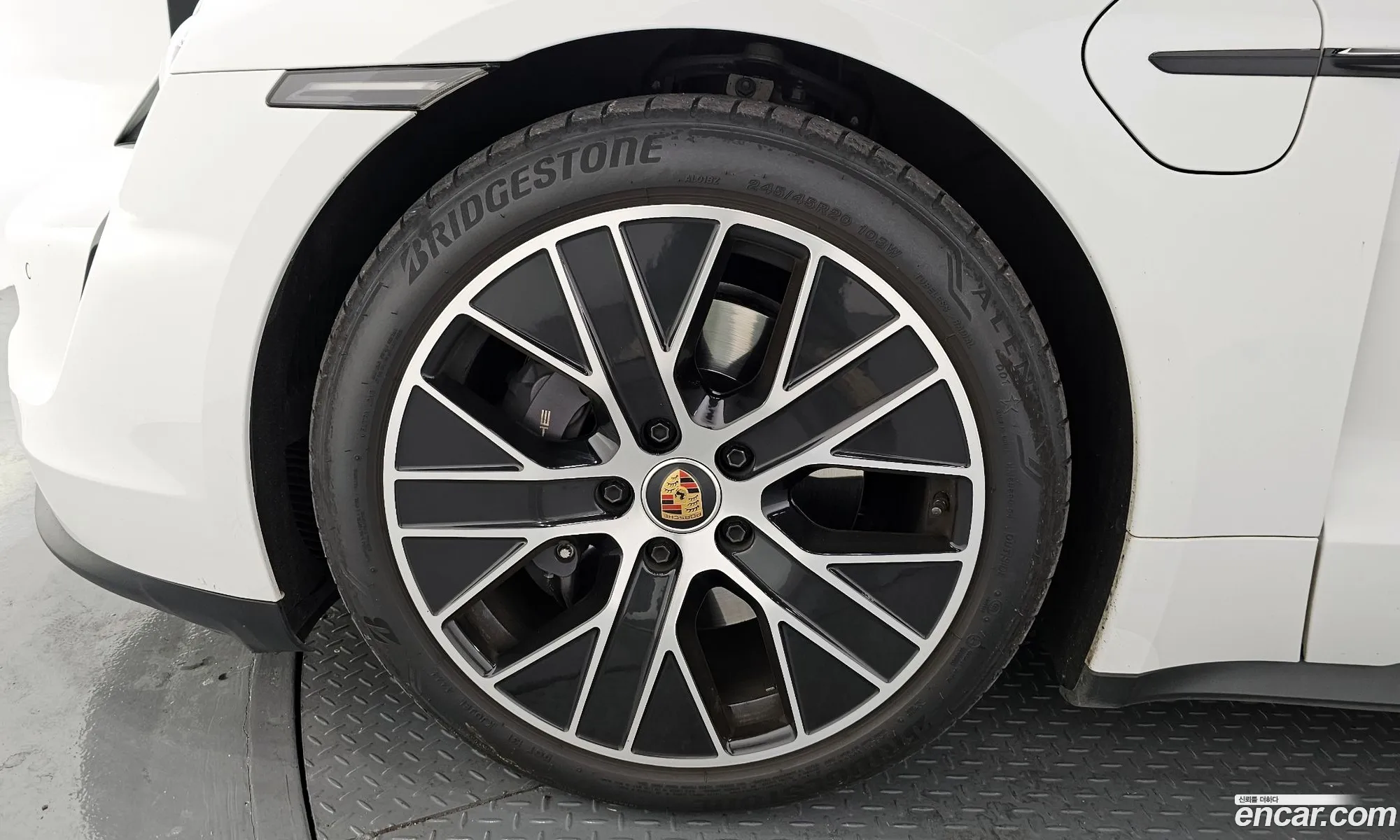 Porsche Taycan 2023 — 16
