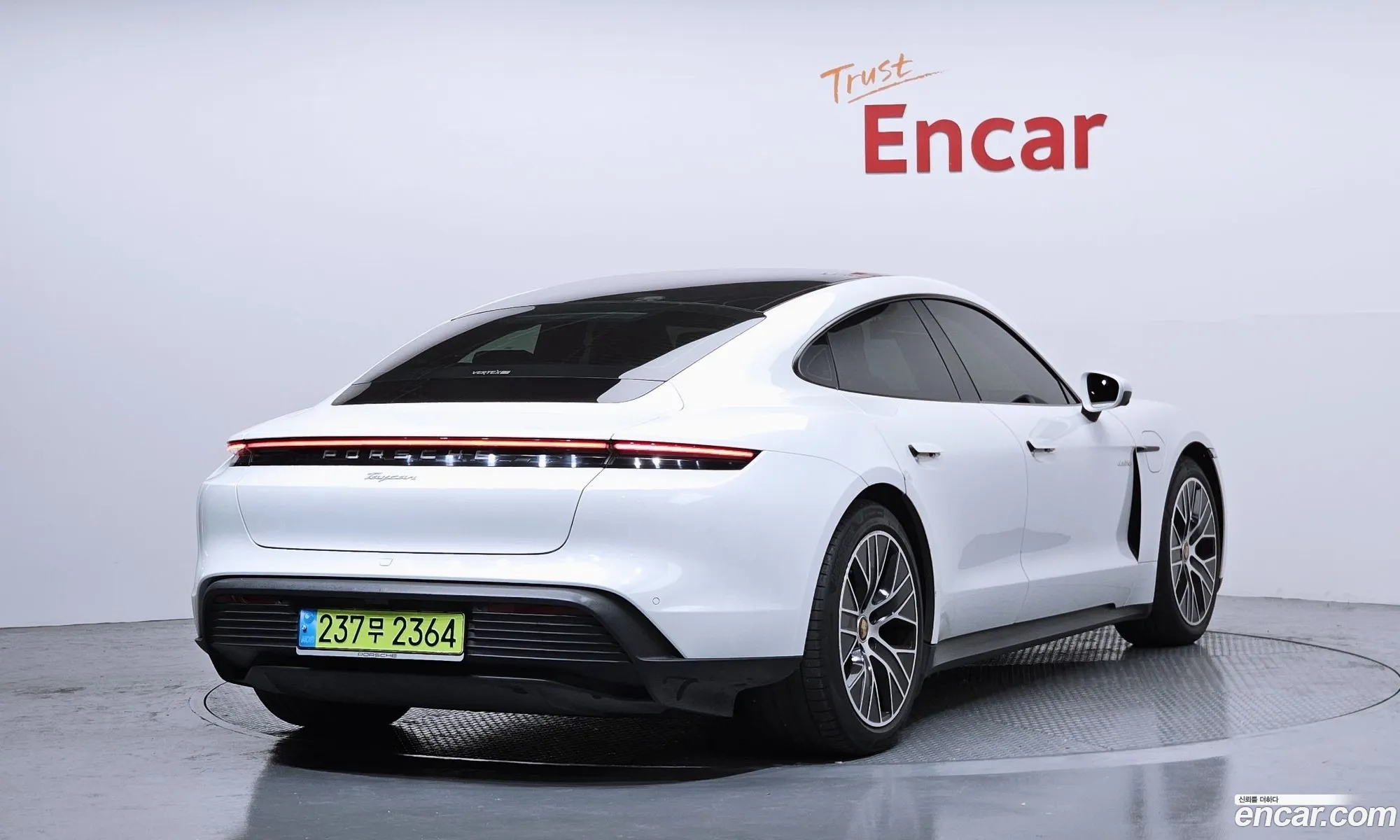 Porsche Taycan 2023 — 20