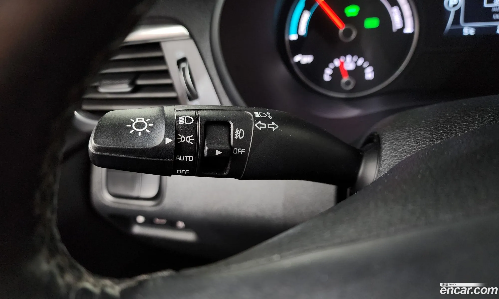 Kia K5 Hybrid 2016 — 11