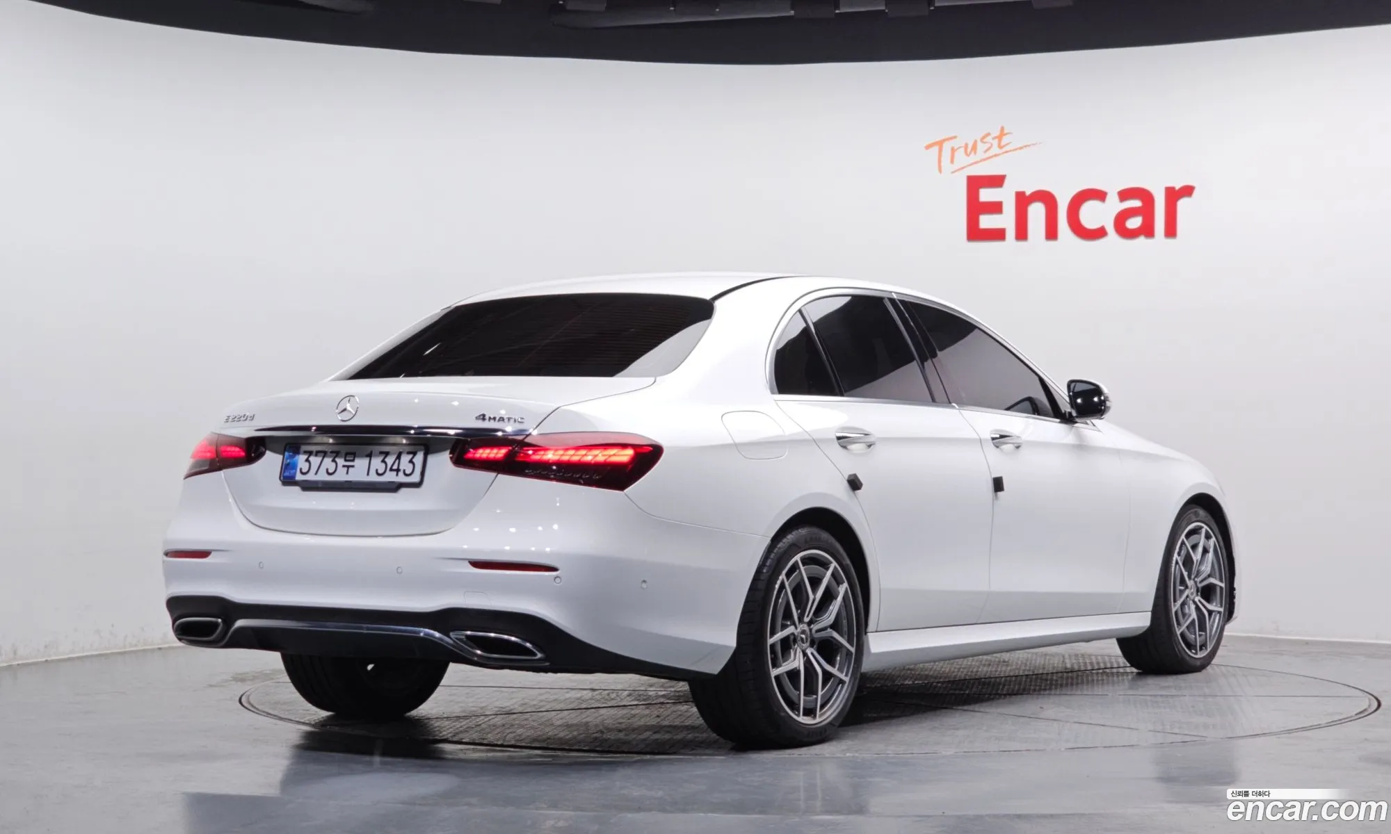 Mercedes-Benz E-Class W213 2022 — 19