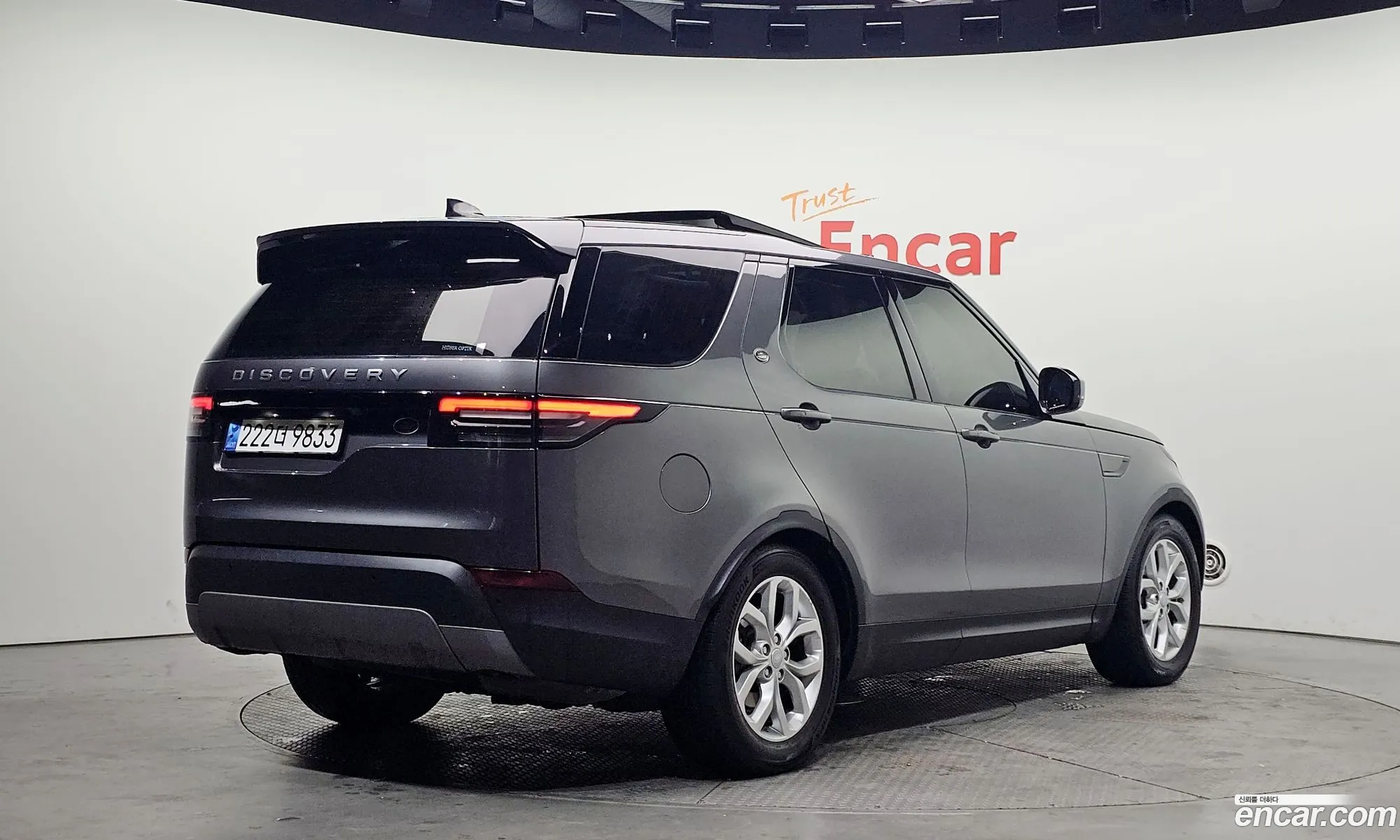 Land Rover Discovery 5 2018 SALRA2BN3JA058293 — 3