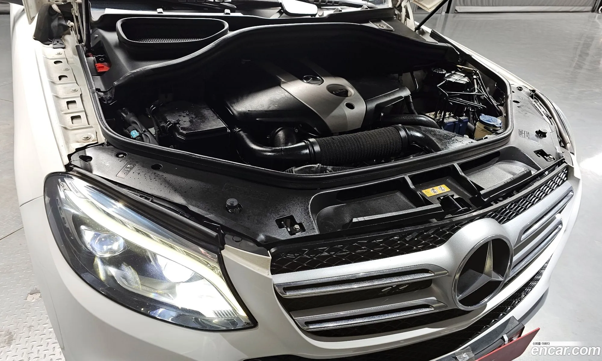 Mercedes-Benz GLE-Class W166 2016 WDCDA0EB3GA664588 — 3