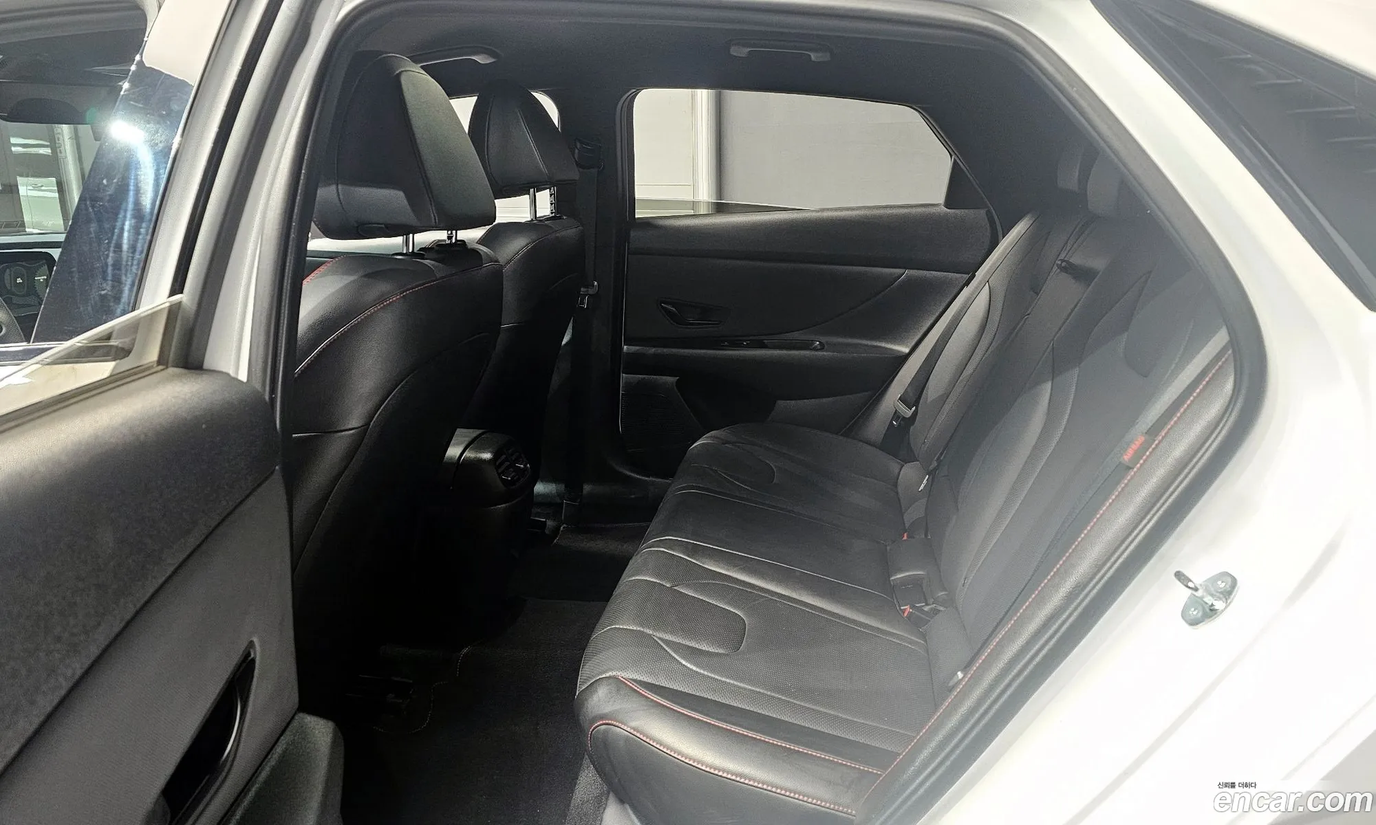 Hyundai Elantra 2024 — 17