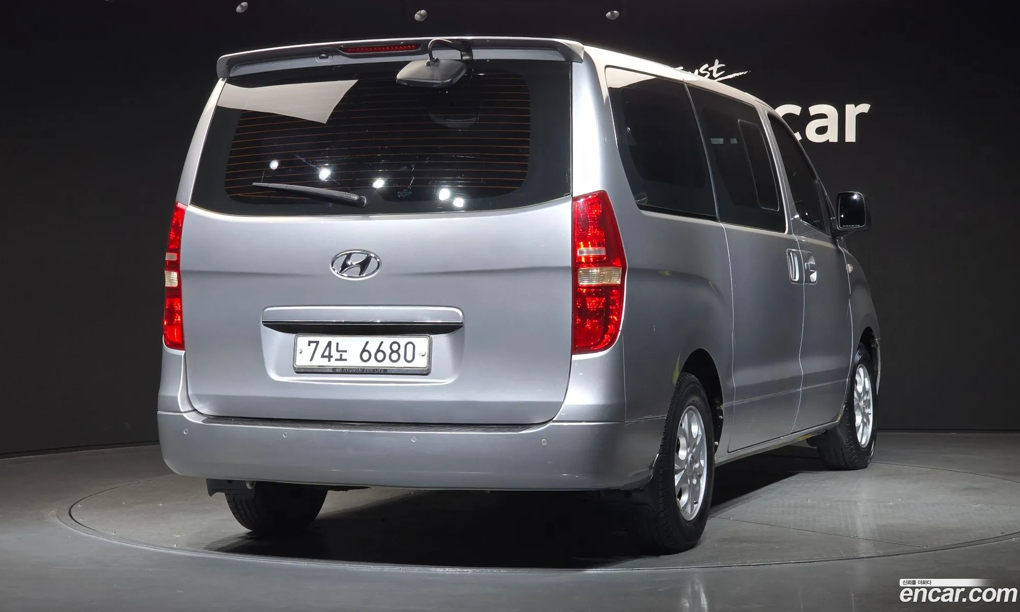 Hyundai Grand Starex 2013 — 18