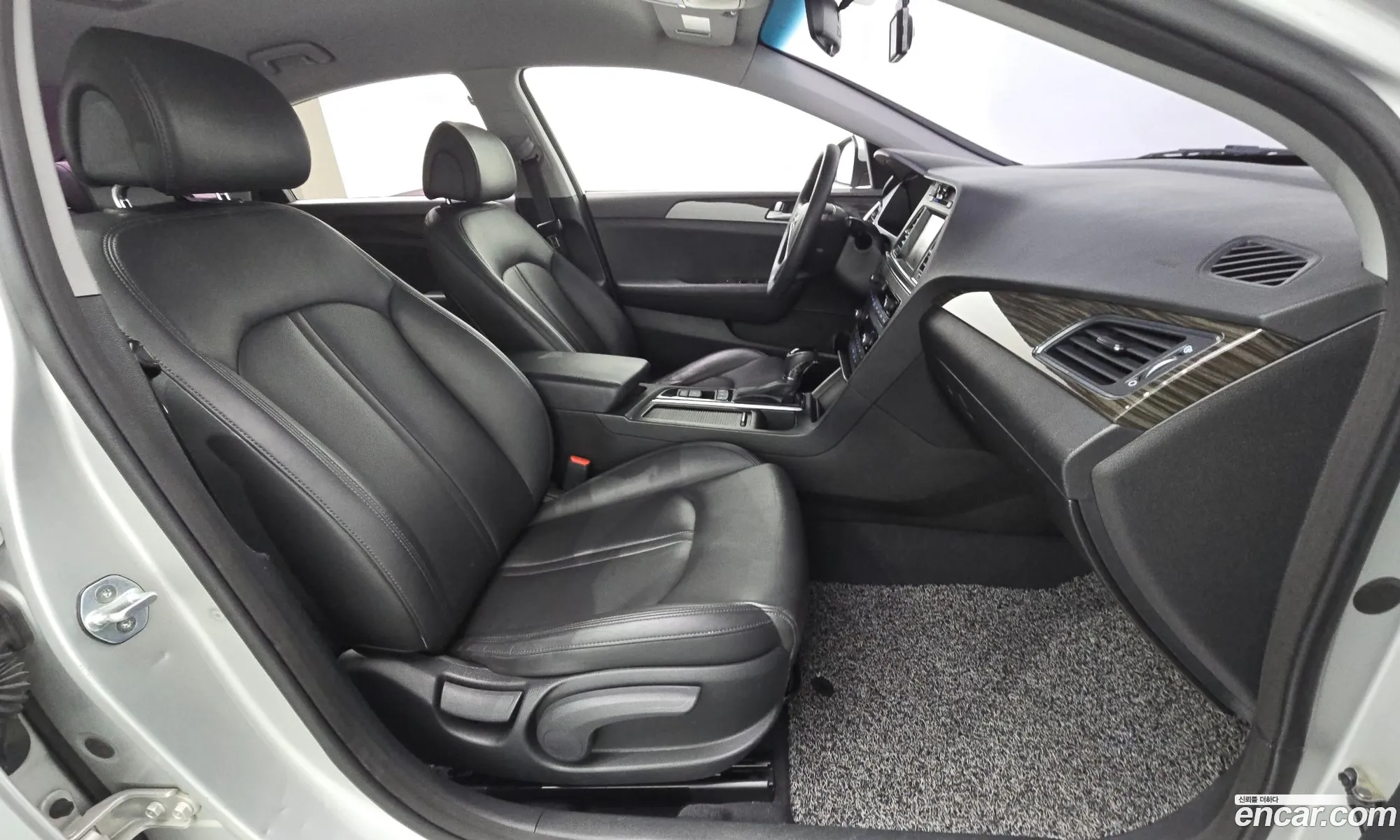 Hyundai LF Sonata 2014 — 12