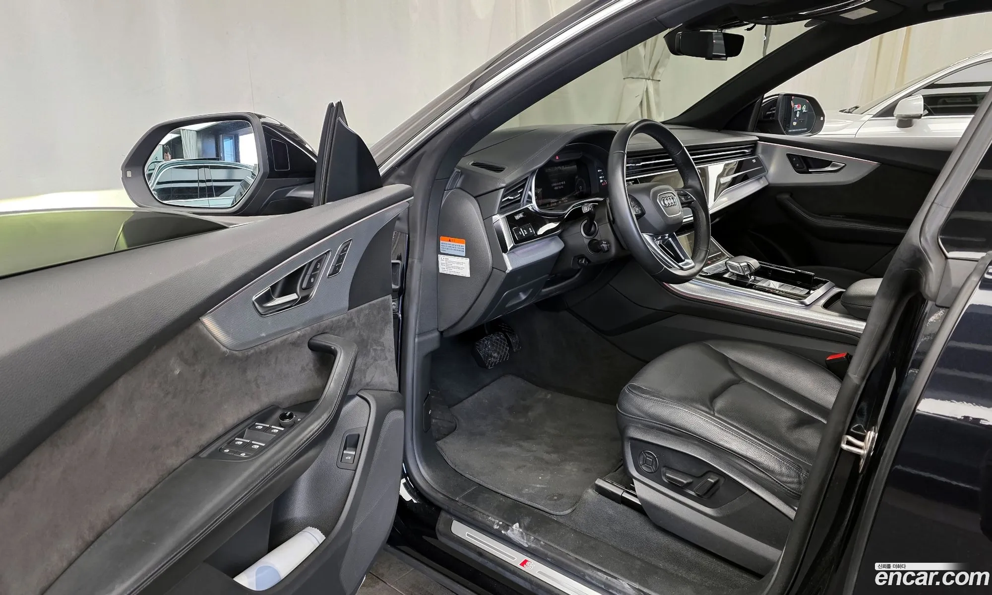 Audi Q8 2021 WAUZZZF10MD002084 — 5