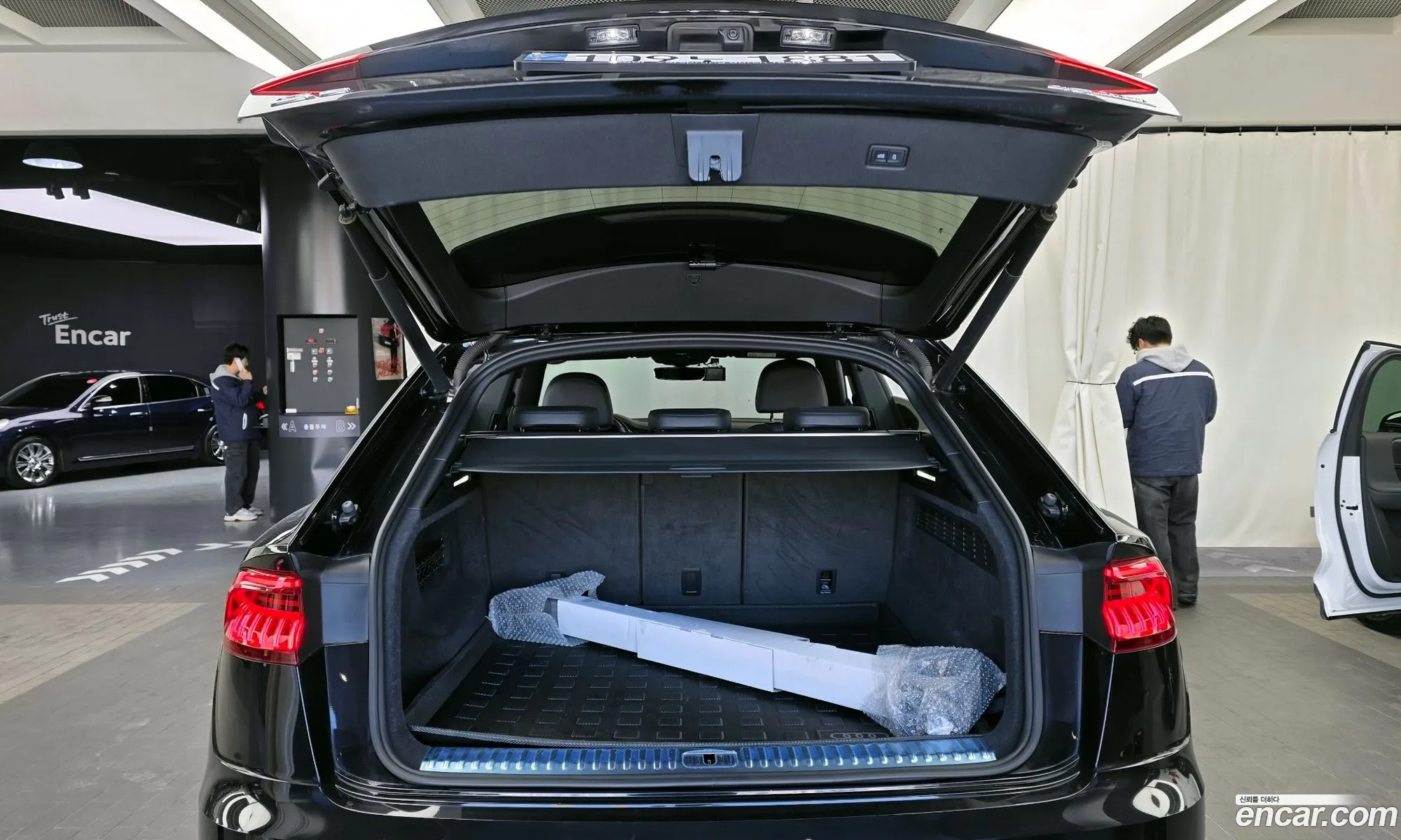 Audi Q8 2021 WAUZZZF10MD002084 — 20