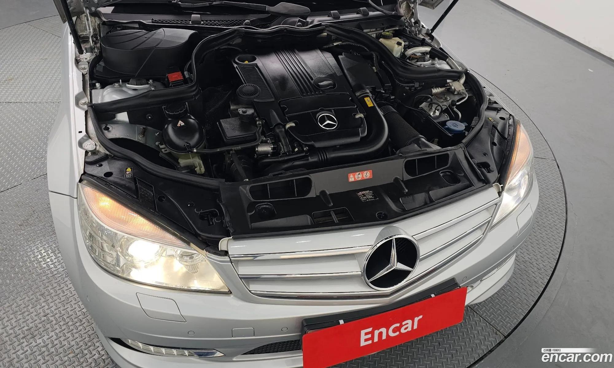 Mercedes-Benz C-Class W204 2011 WDDGF4JB9BA519829 — 13