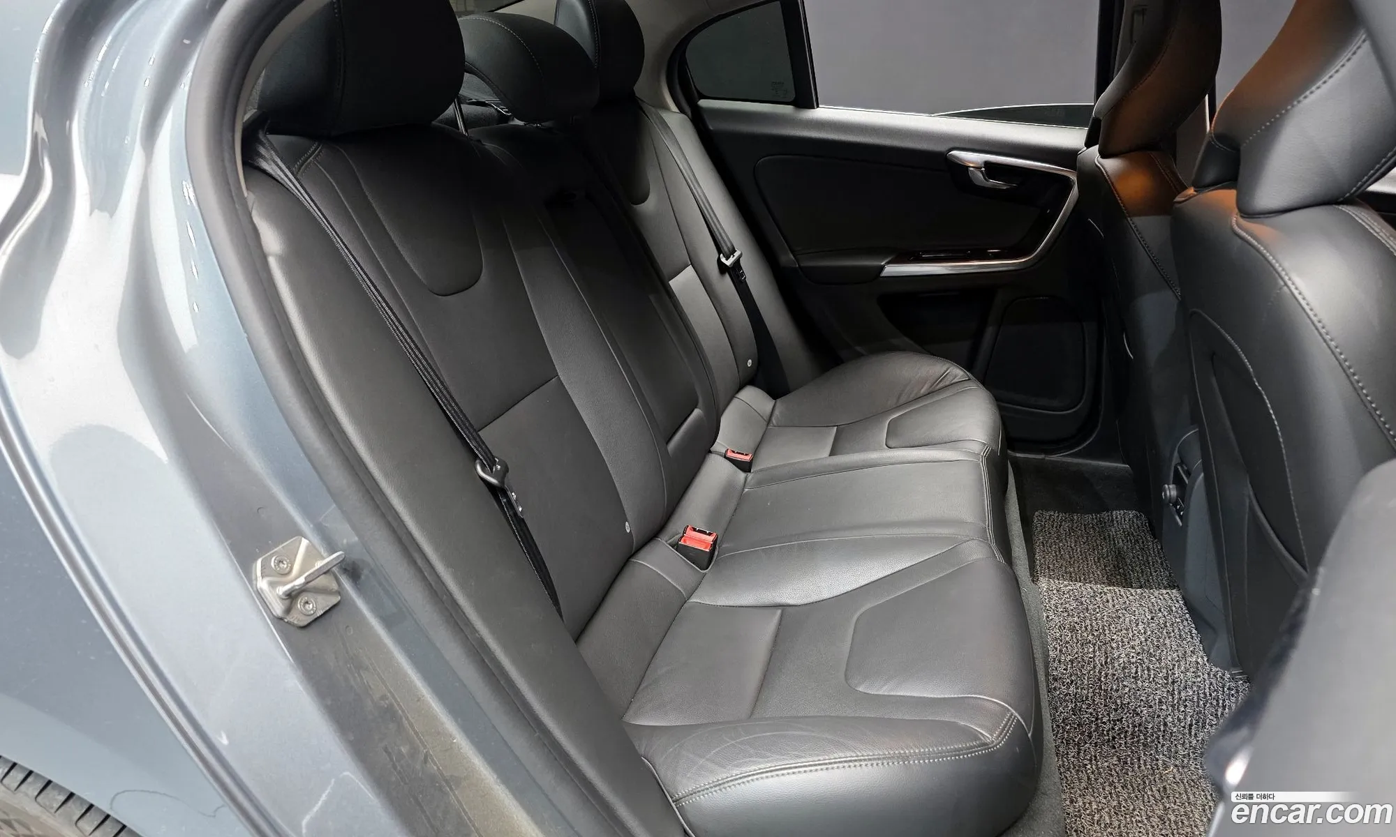 Volvo S60 2018 — 19