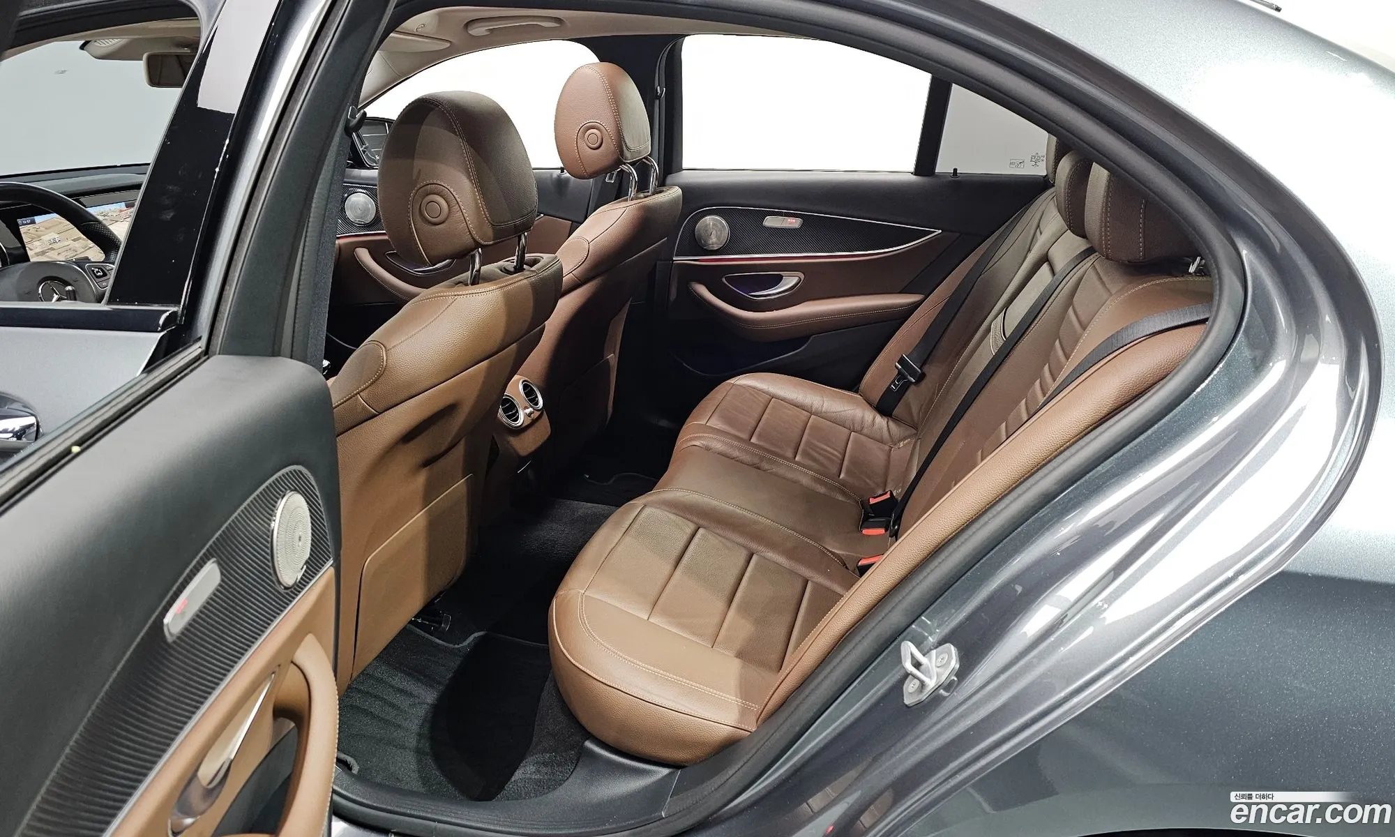 Mercedes-Benz E-Class W213 2018 WDDZF4CB4JA418041 — 3