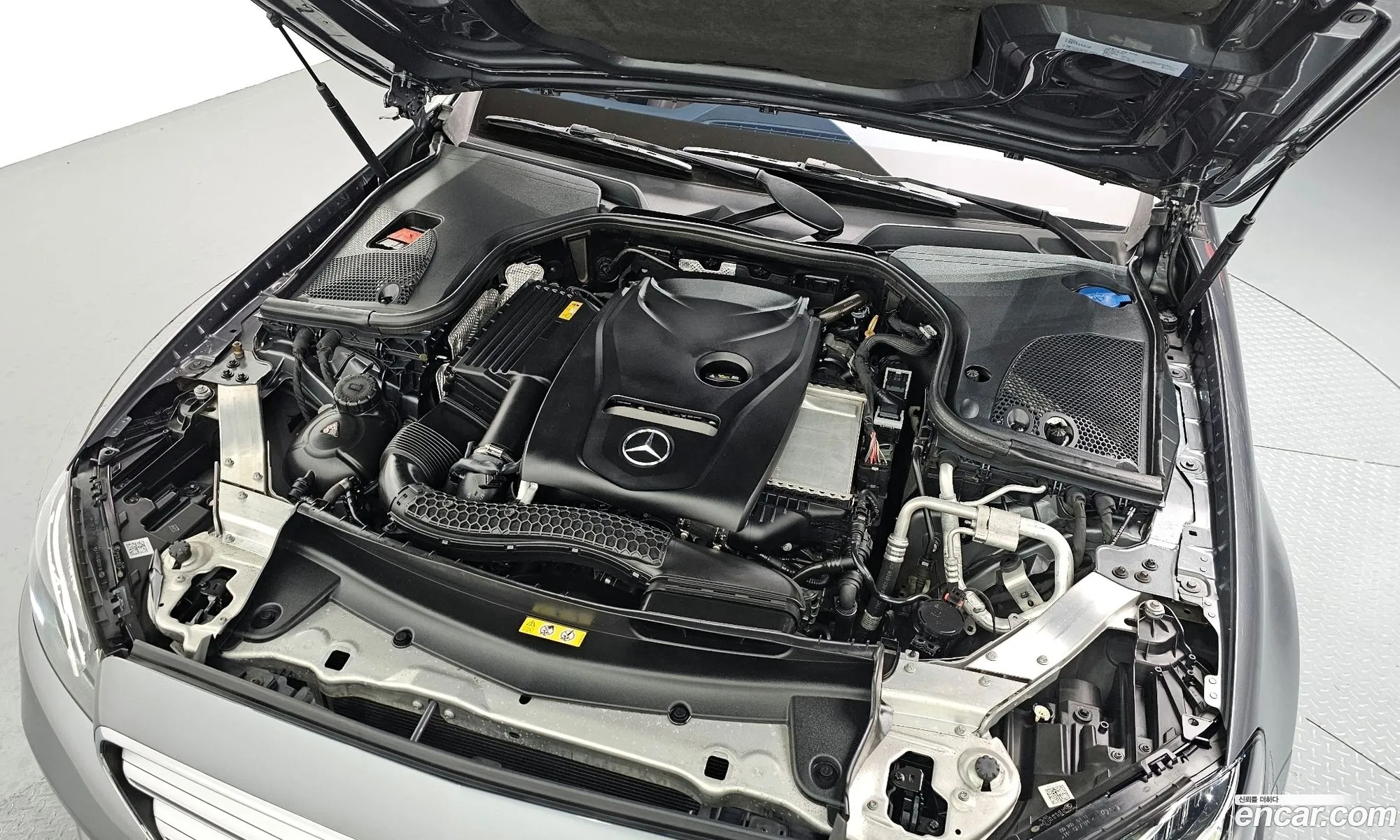 Mercedes-Benz E-Class W213 2018 WDDZF4CB4JA418041 — 16