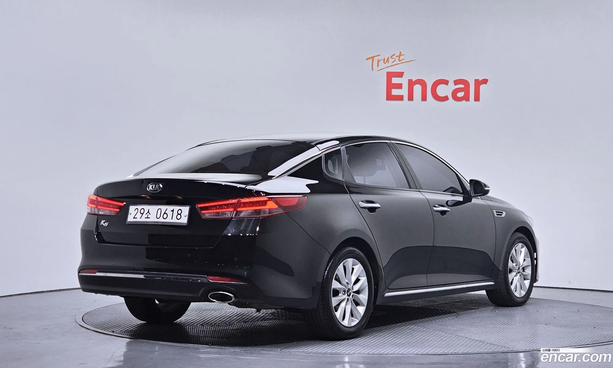 Kia K5 2016 KNAGX411BHA119017 — 16