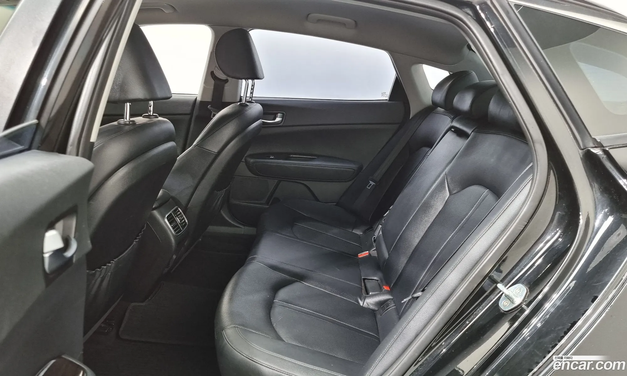 Kia K5 2016 KNAGX411BHA119017 — 18