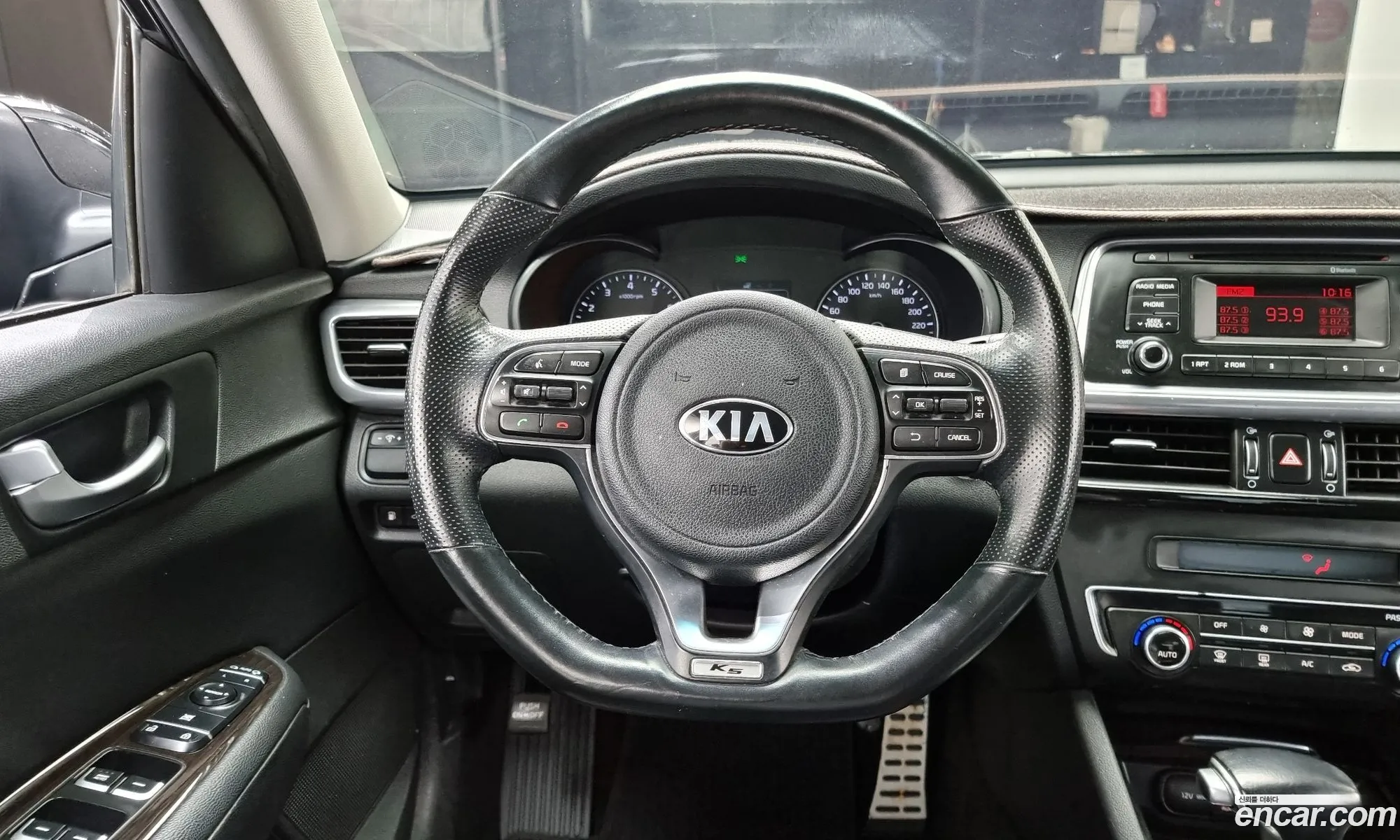 Kia K5 2016 KNAGX411BHA119017 — 2
