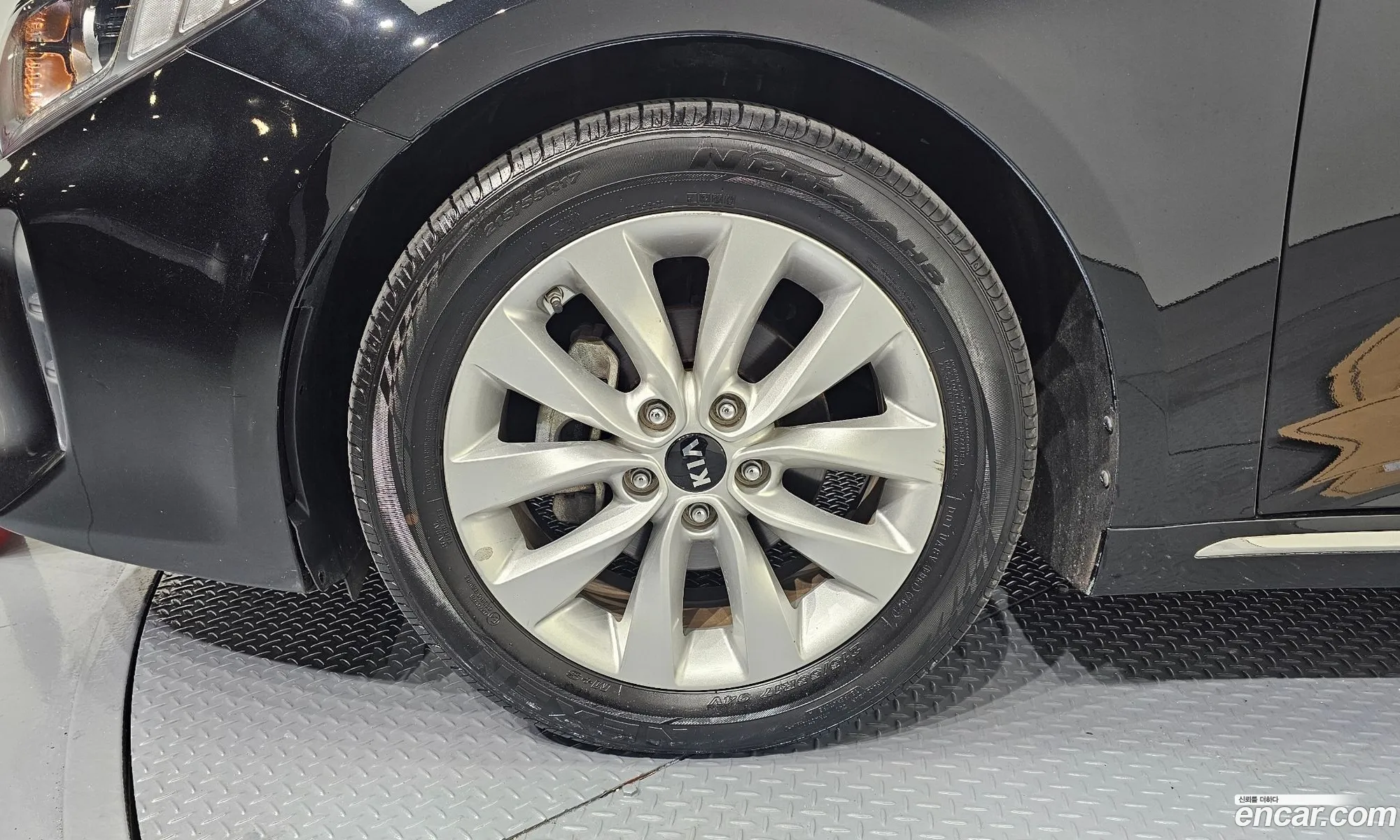 Kia K5 2016 KNAGX411BHA119017 — 5