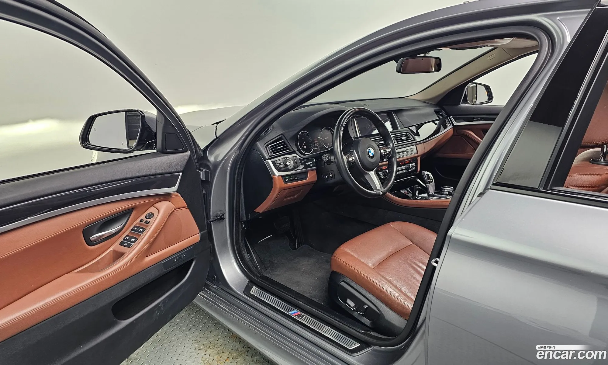 BMW 5 Series 2016 WBA5E5105GG205024 — 14