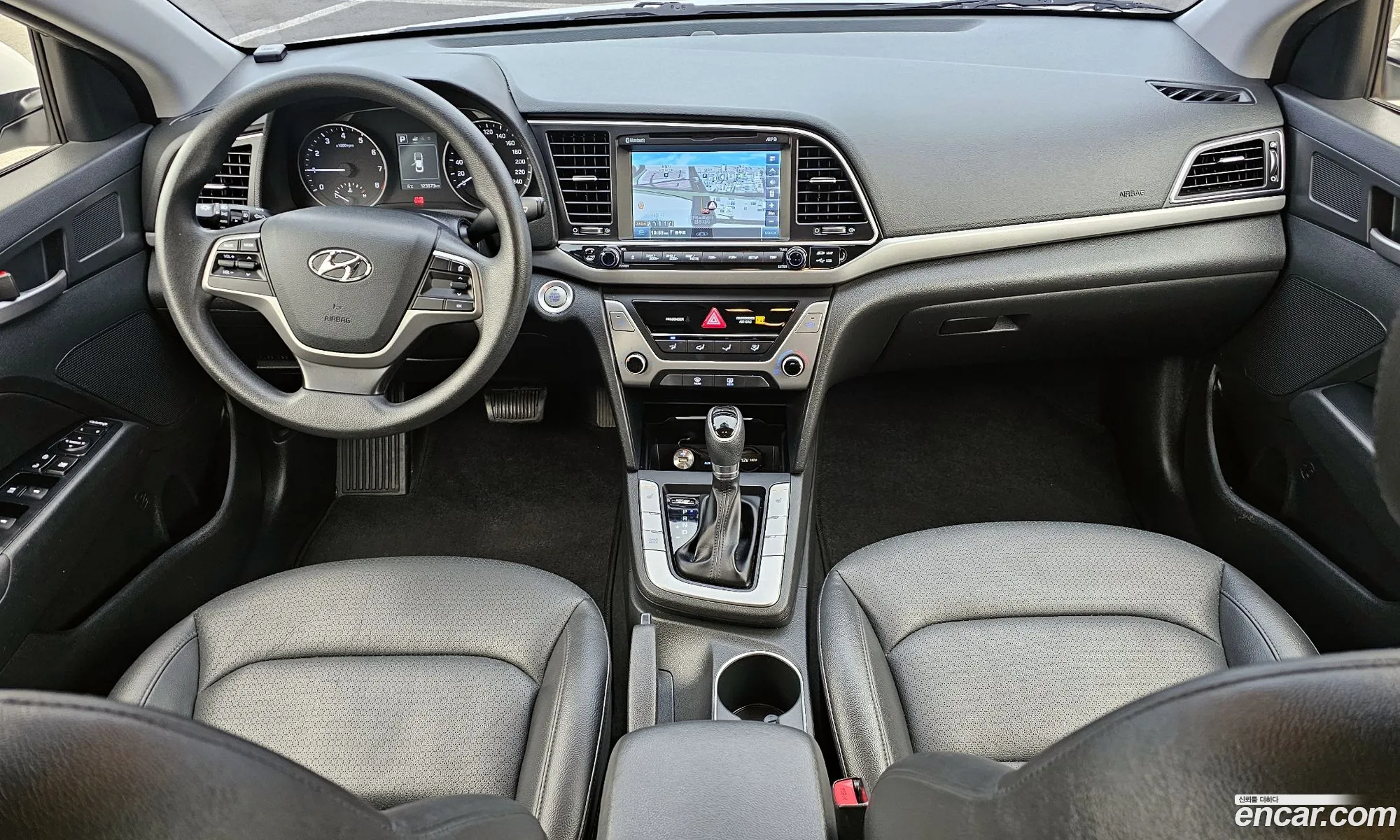 Hyundai Elantra AD 2017 — 13