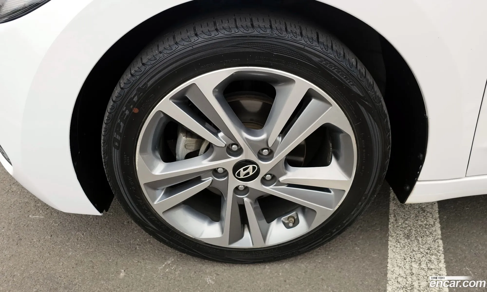 Hyundai Elantra AD 2017 — 15