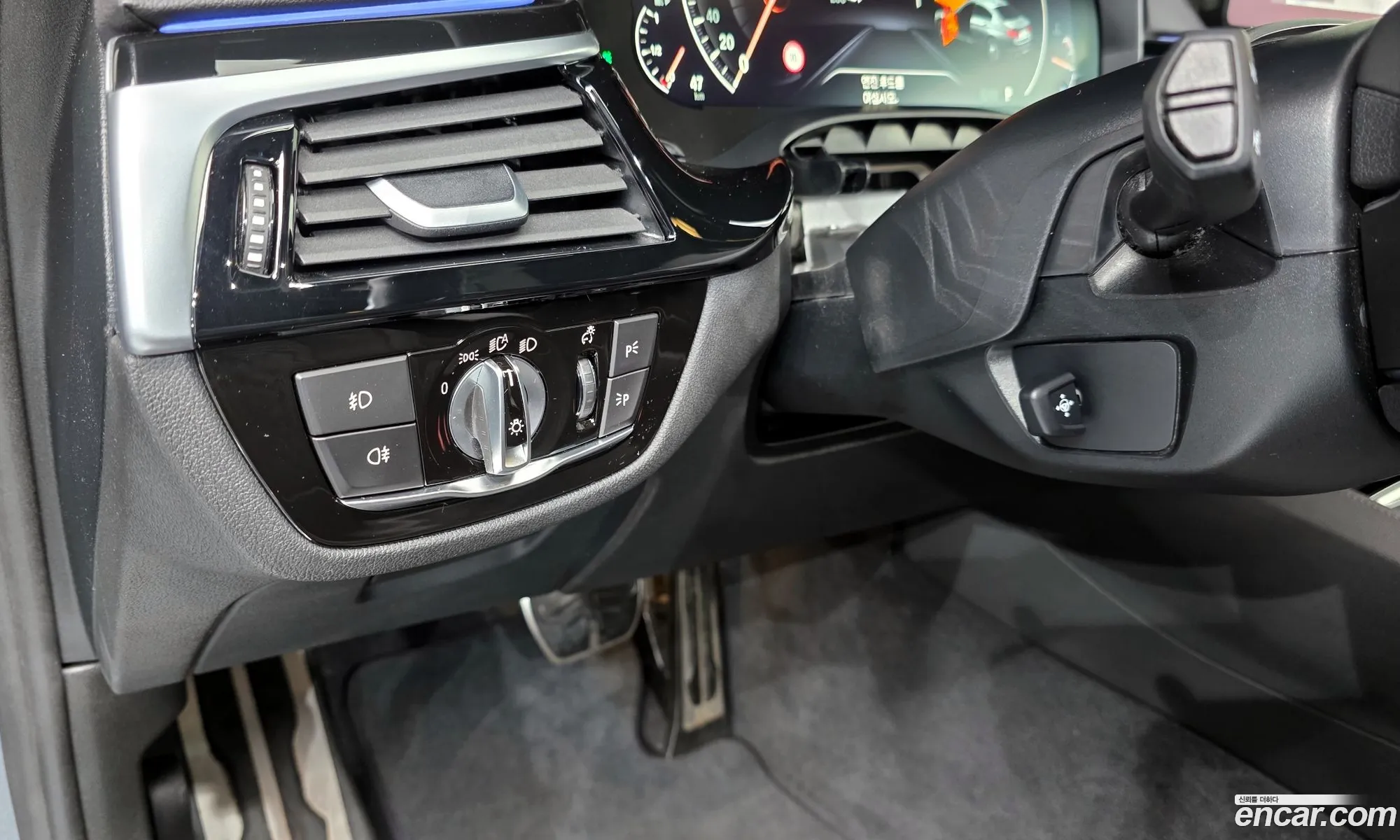 BMW 5 Series 2019 WBAJD3107KWW21516 — 17