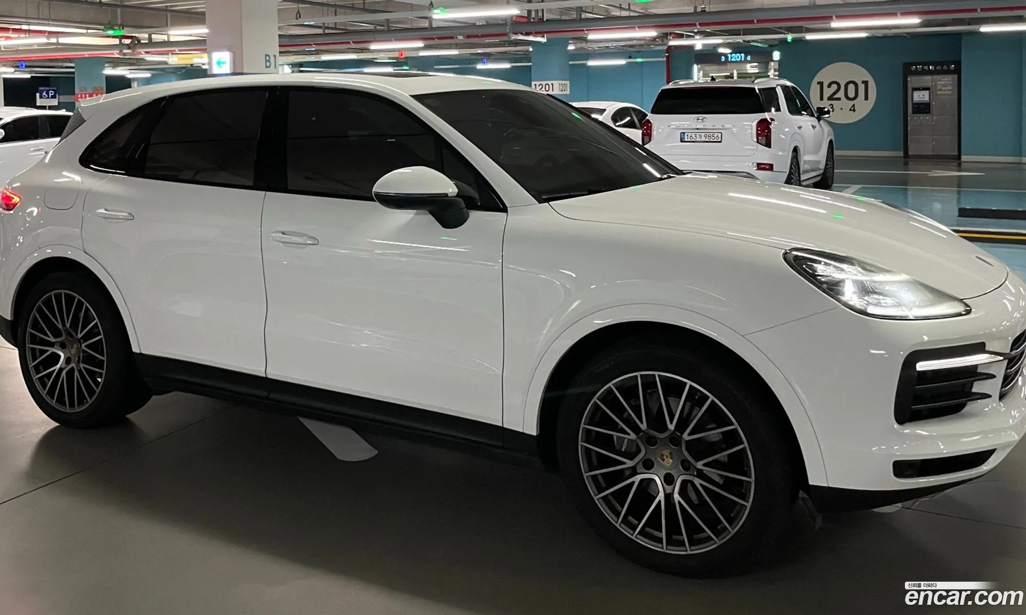 Porsche Cayenne 2023 — 2