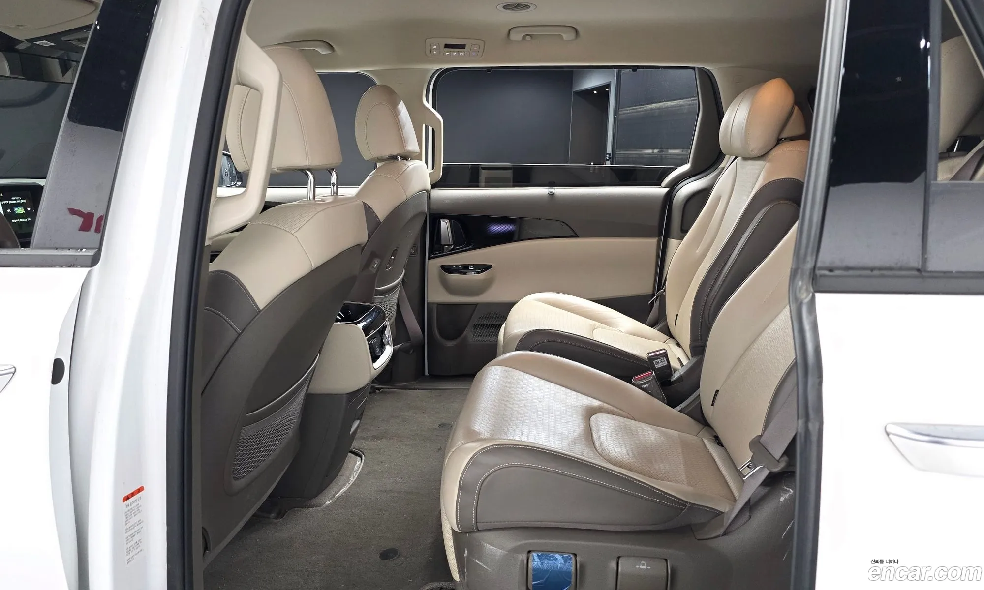 Kia Carnival 2023 — 10