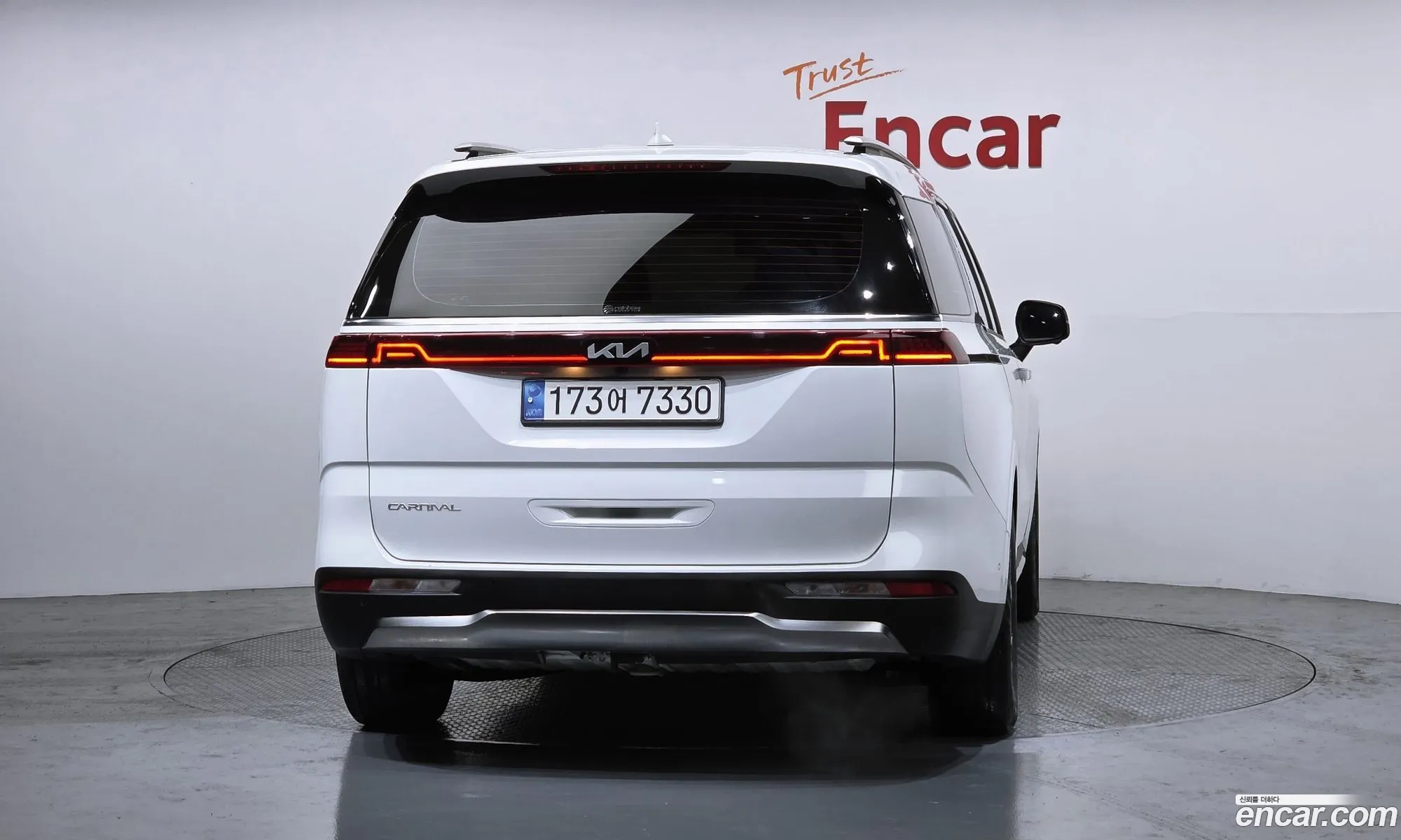 Kia Carnival 2023 — 17