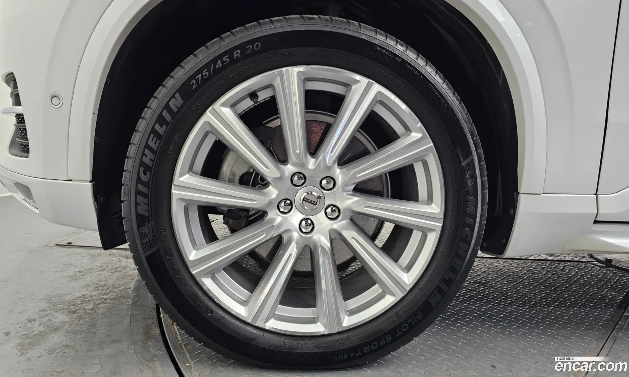 Volvo XC90 2016 YV1LFA22CH1119663 — 20