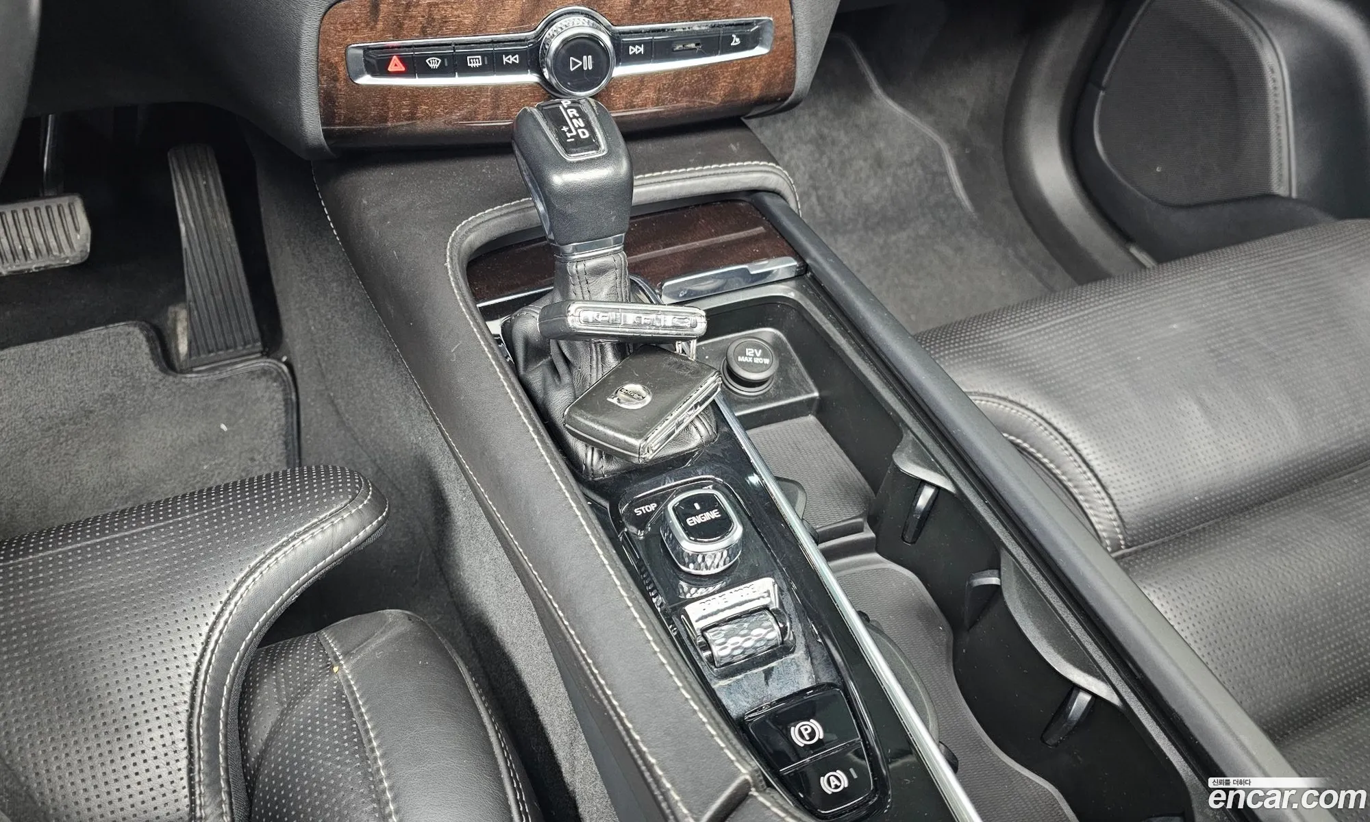 Volvo XC90 2016 YV1LFA22CH1119663 — 9