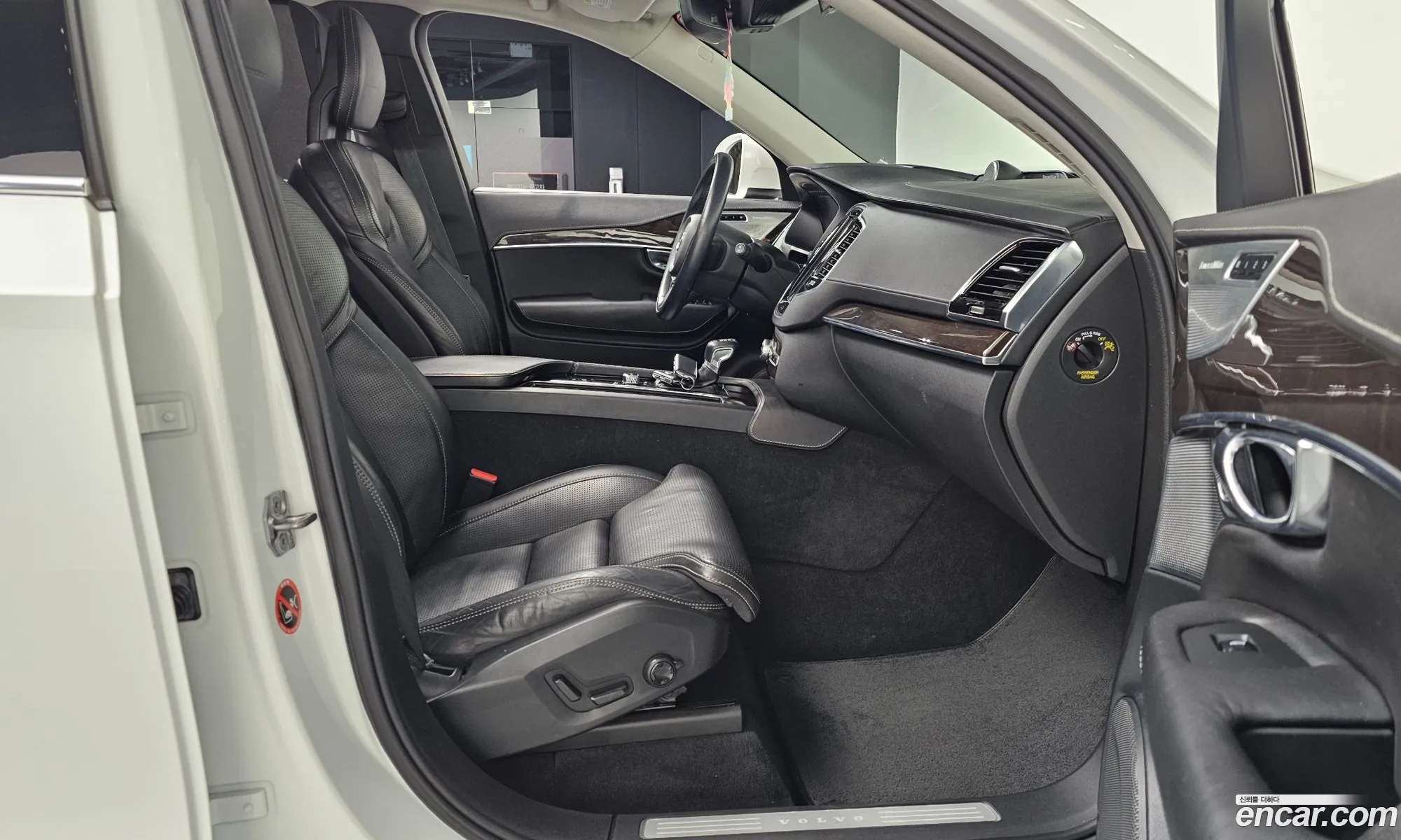 Volvo XC90 2016 YV1LFA22CH1119663 — 5