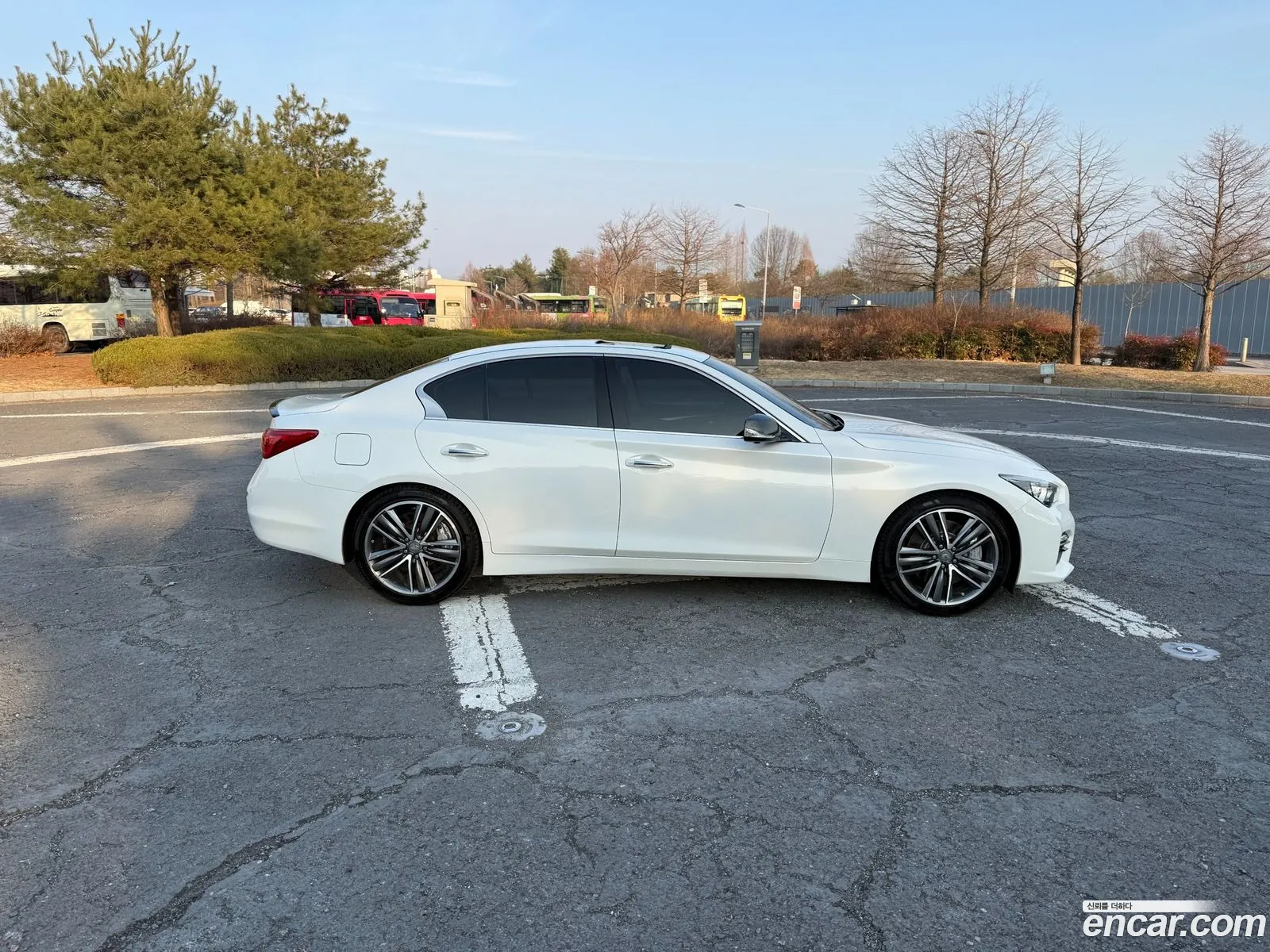 Infiniti Q50 2015 — 17