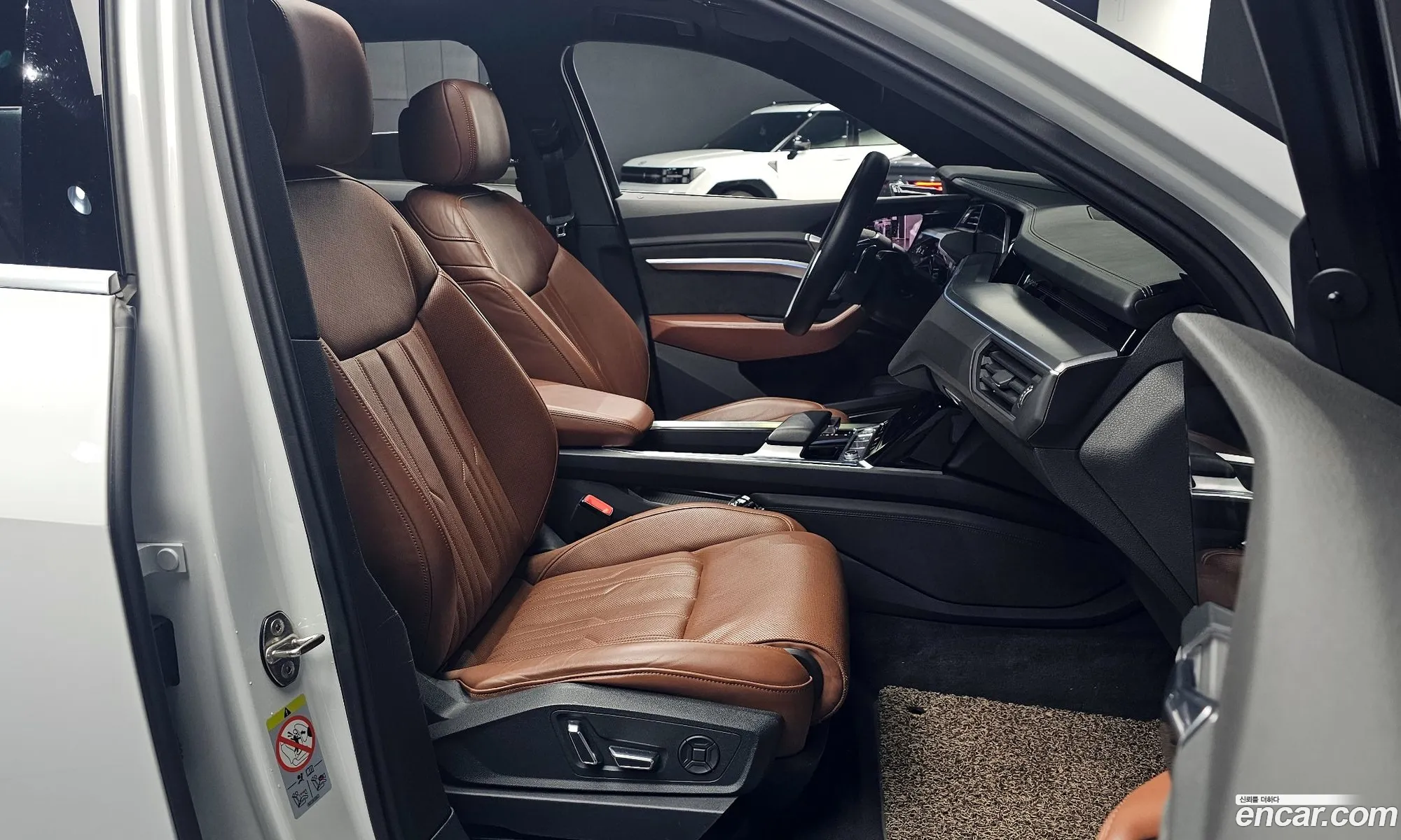 Audi e-tron 2020 WAUZZZGE3LB030103 — 9