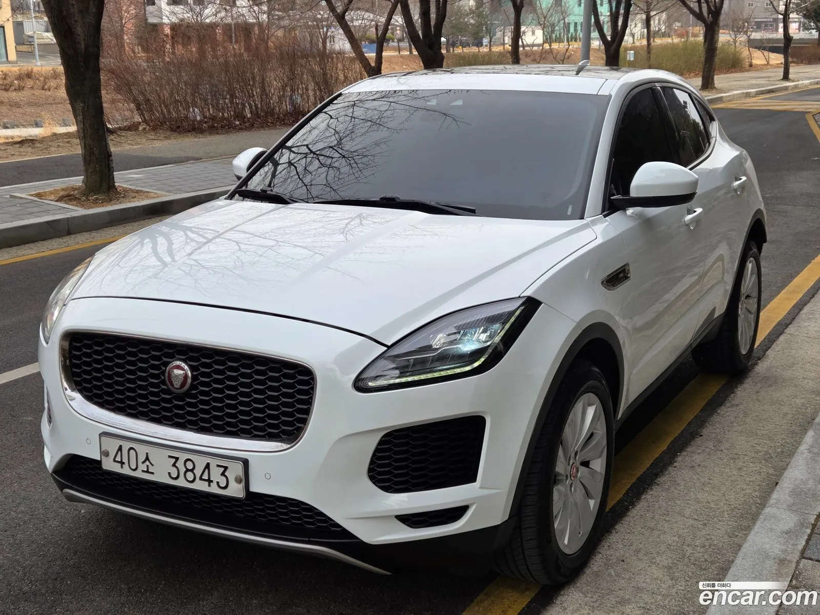 Jaguar E-Pace 2018 — 19