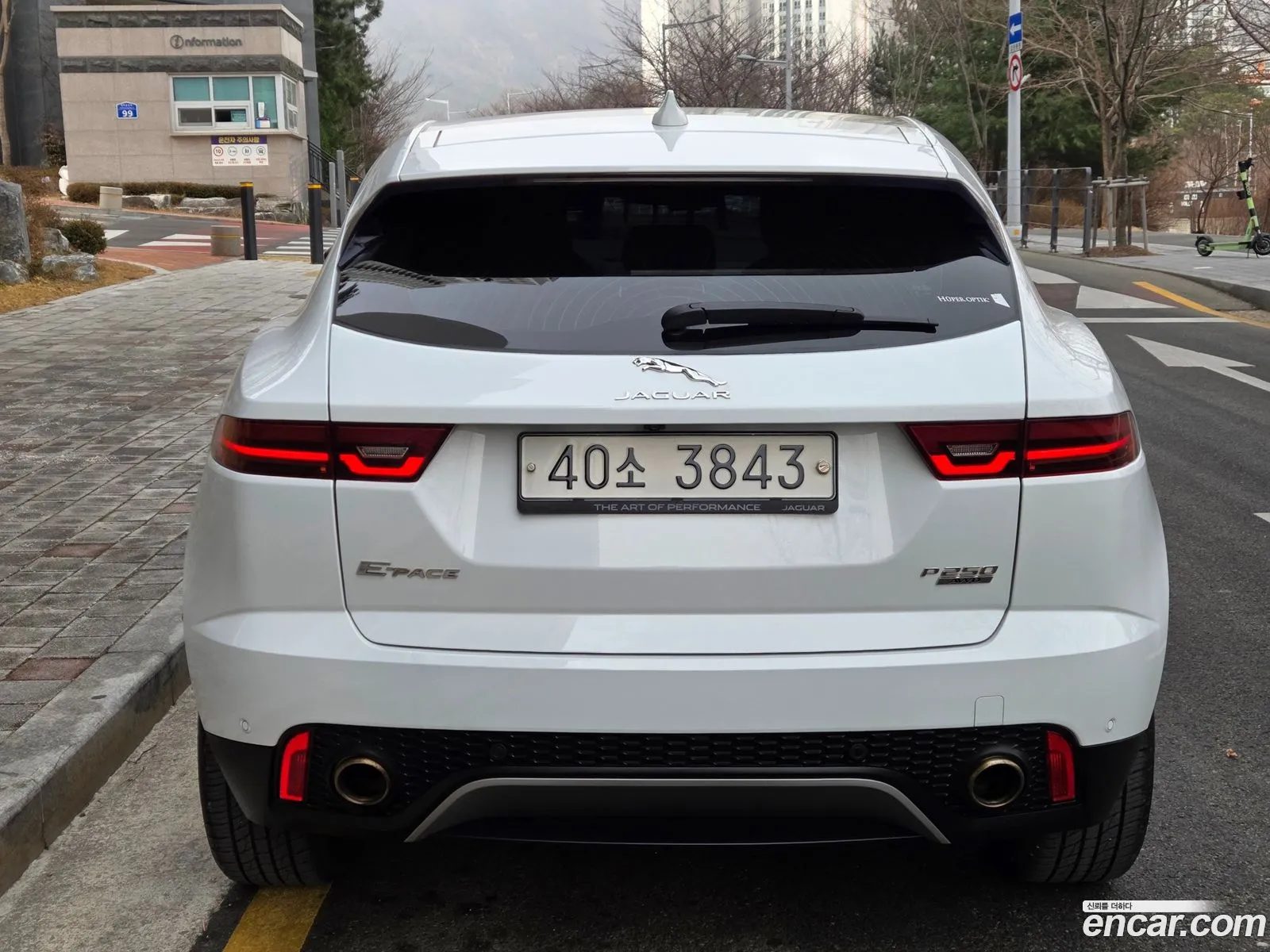 Jaguar E-Pace 2018 — 18