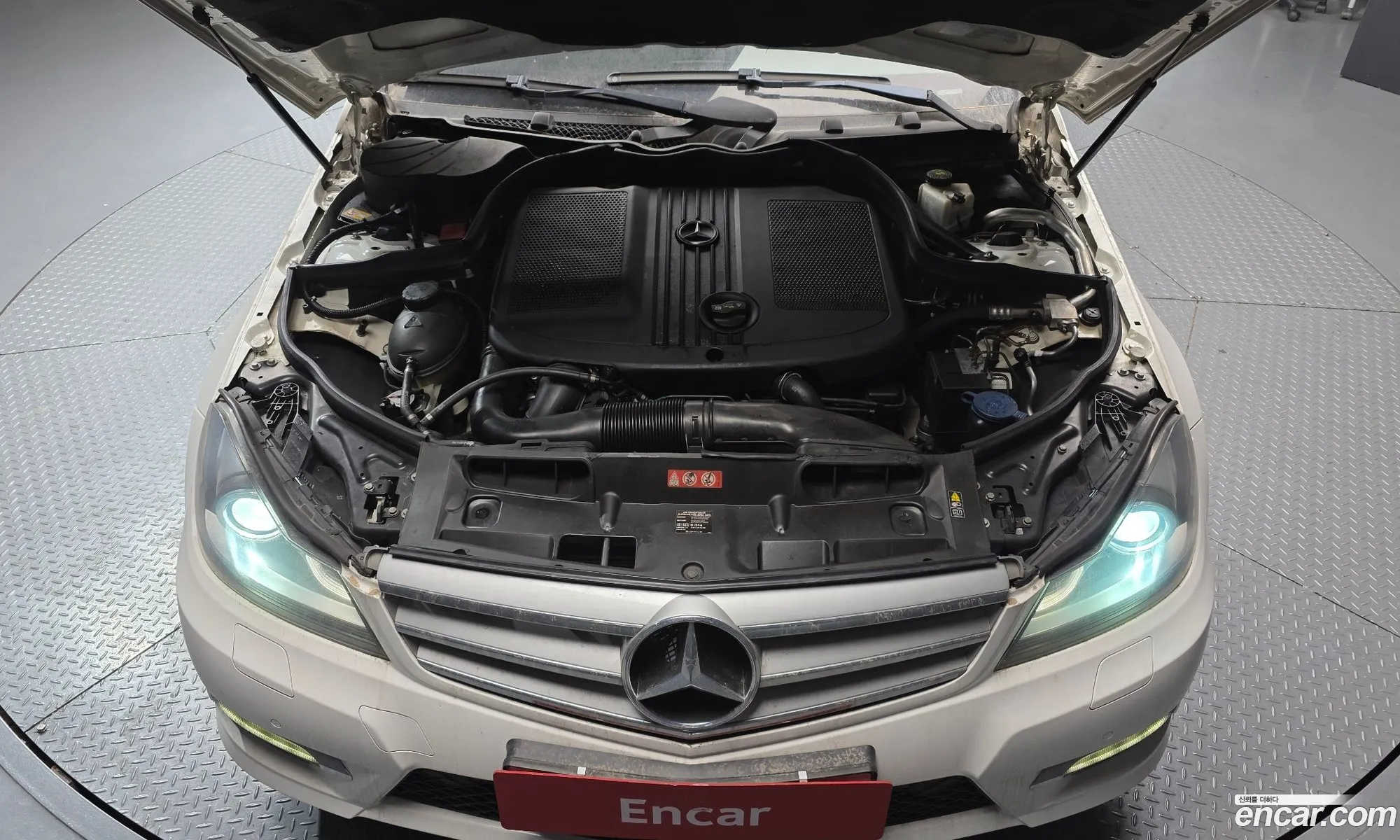 Mercedes-Benz C-Class W204 2012 WDDGF0CB5DA773370 — 17