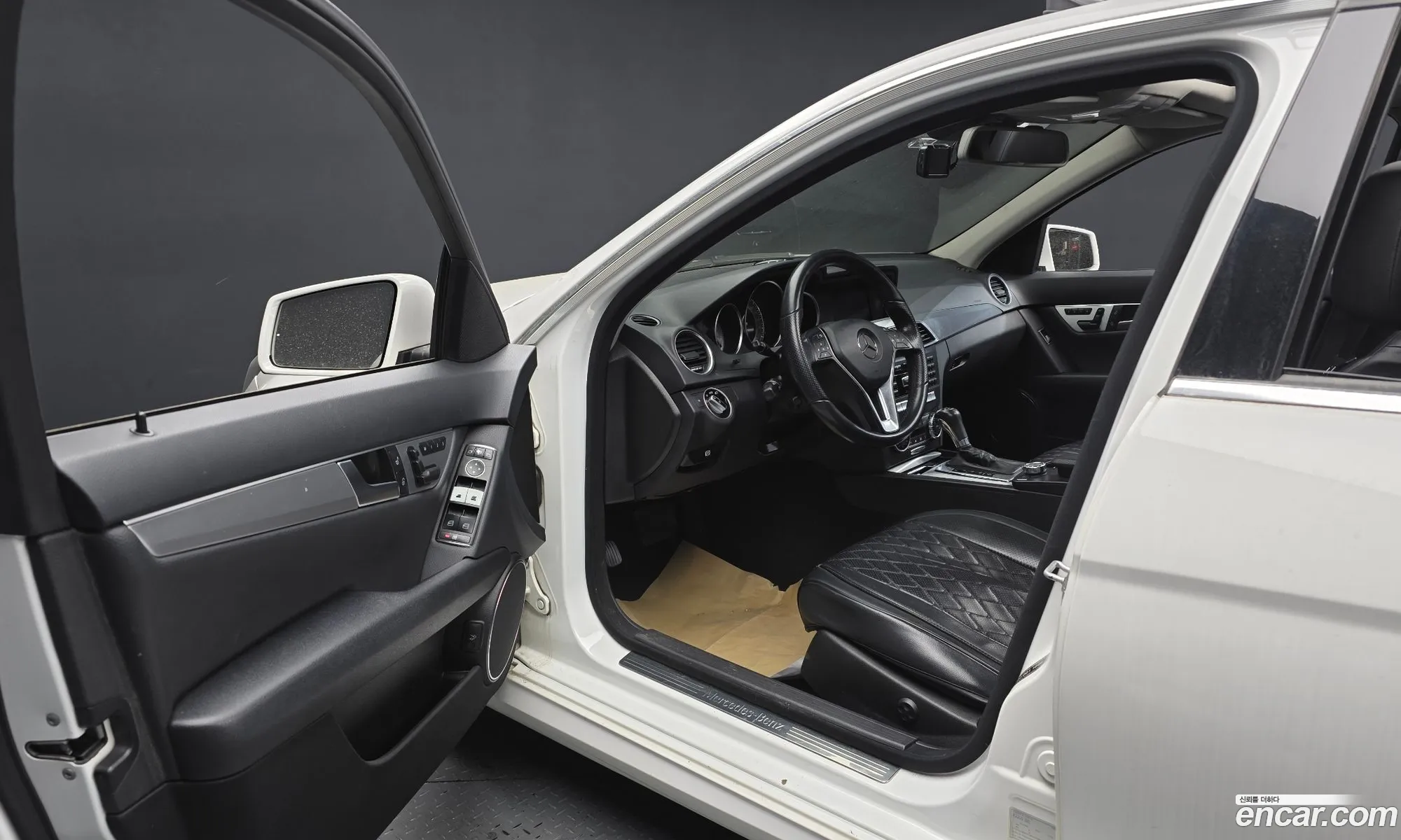Mercedes-Benz C-Class W204 2012 WDDGF0CB5DA773370 — 15
